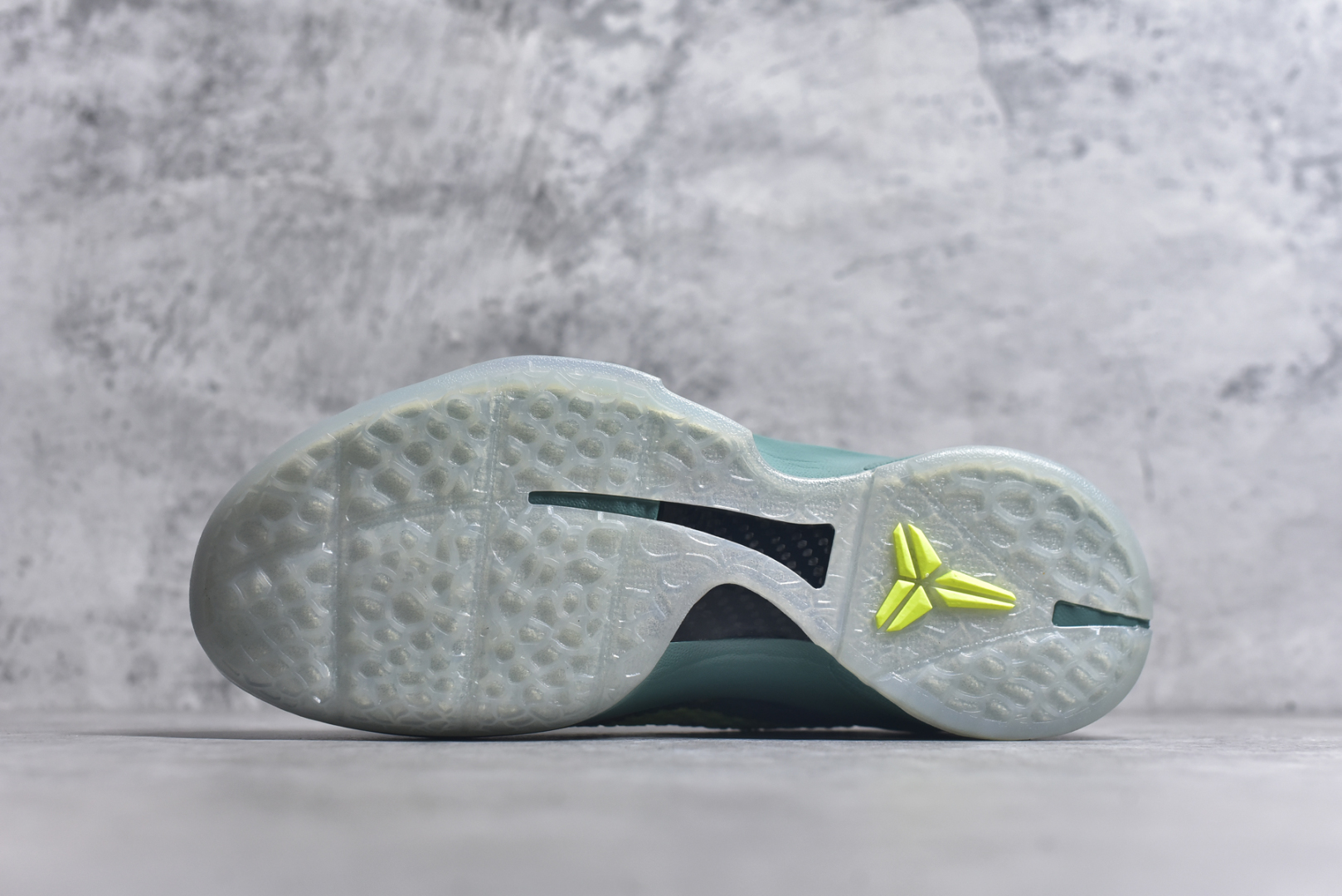 图片[6]-#NK Zoom Kobe 6 Protro 科比六代大师之路 640220-001 完美复刻公司货 前掌超大Zoom Turbo气垫 后掌EVA缓震 真正的原汁原味 还原ZP脚感 全身鞋材卡料色独家定制 唯一正确喷漆工艺Swoosh 正确凹凸蛇鳞工艺 正确鞋面渐变效果 内全置真动飞态线 独立原厂模具 最大尺码达到48.5码 首批不拼图大几率过验 亲测已过 支持各种高强度实战 无需担心 上脚价 补货周期极长 脚宽建议买大半码 科比系列前掌偏窄 不影响二次销售 支持七天无理由退换 尺码：40 40.5 41 42 42.5 43 44 44.5 45 45.5 46 47.5 48.5-选品中心