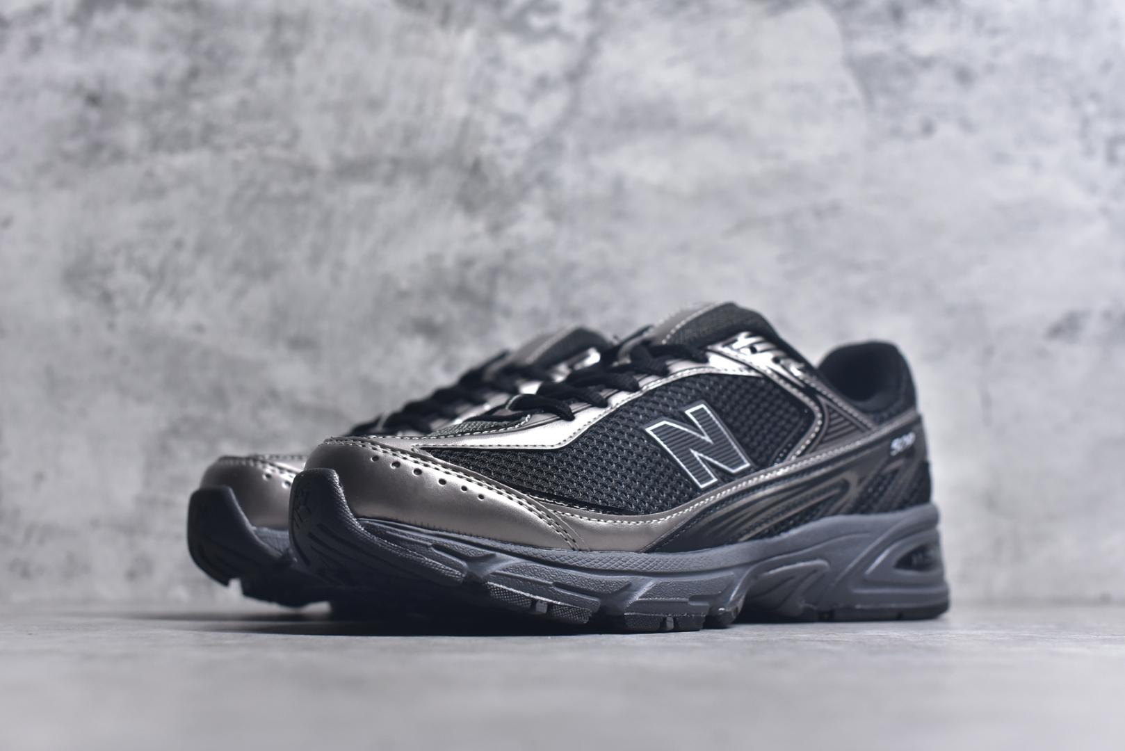 图片[2]-#New Balance U509 舒适百搭防滑耐磨 低帮休闲跑步鞋 新百伦 New Balance 509 复古网面运动鞋U509E1。鞋舌上的 New Balance 标识，双脚外侧出现 N 字 Logo。层次材质在不同色彩区域，用拼接方式将翻毛皮麂皮网眼面料结合。鞋子造型简洁流畅，多层次视觉体验。 货号：U509E1 尺码：36 37 37.5 38 38.5 39.5 40 40.5 41.5 42 42.5 43 44 45-选品中心