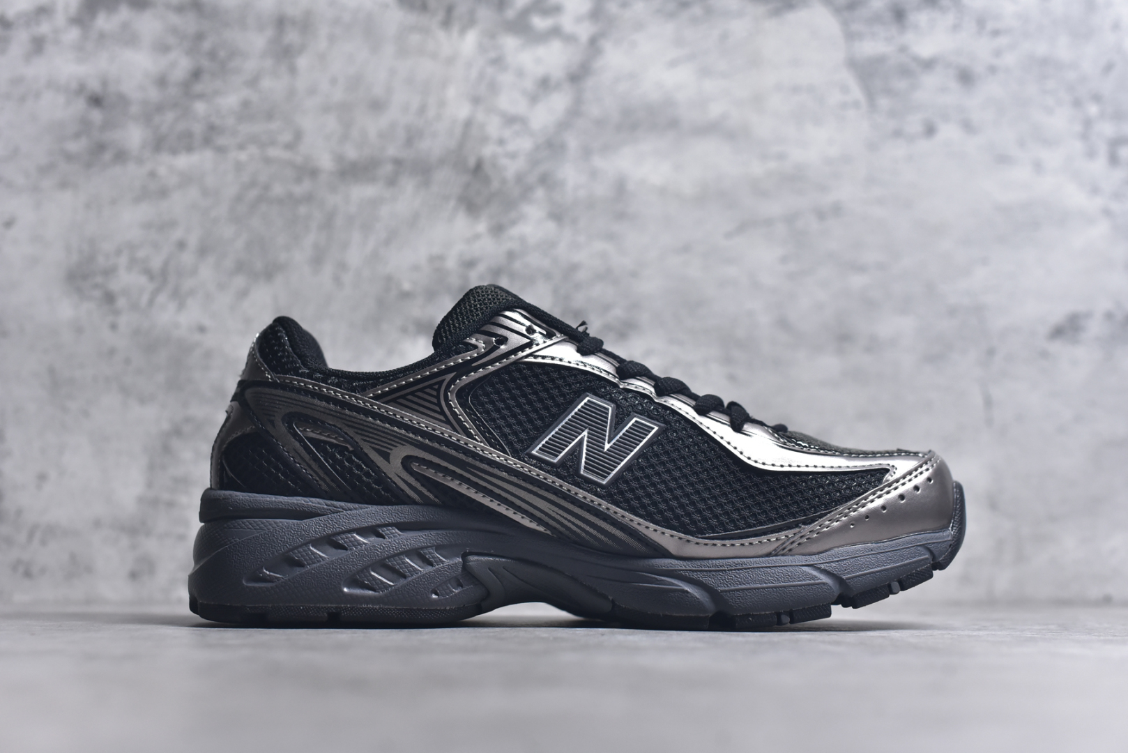 图片[3]-#New Balance U509 舒适百搭防滑耐磨 低帮休闲跑步鞋 新百伦 New Balance 509 复古网面运动鞋U509E1。鞋舌上的 New Balance 标识，双脚外侧出现 N 字 Logo。层次材质在不同色彩区域，用拼接方式将翻毛皮麂皮网眼面料结合。鞋子造型简洁流畅，多层次视觉体验。 货号：U509E1 尺码：36 37 37.5 38 38.5 39.5 40 40.5 41.5 42 42.5 43 44 45-选品中心