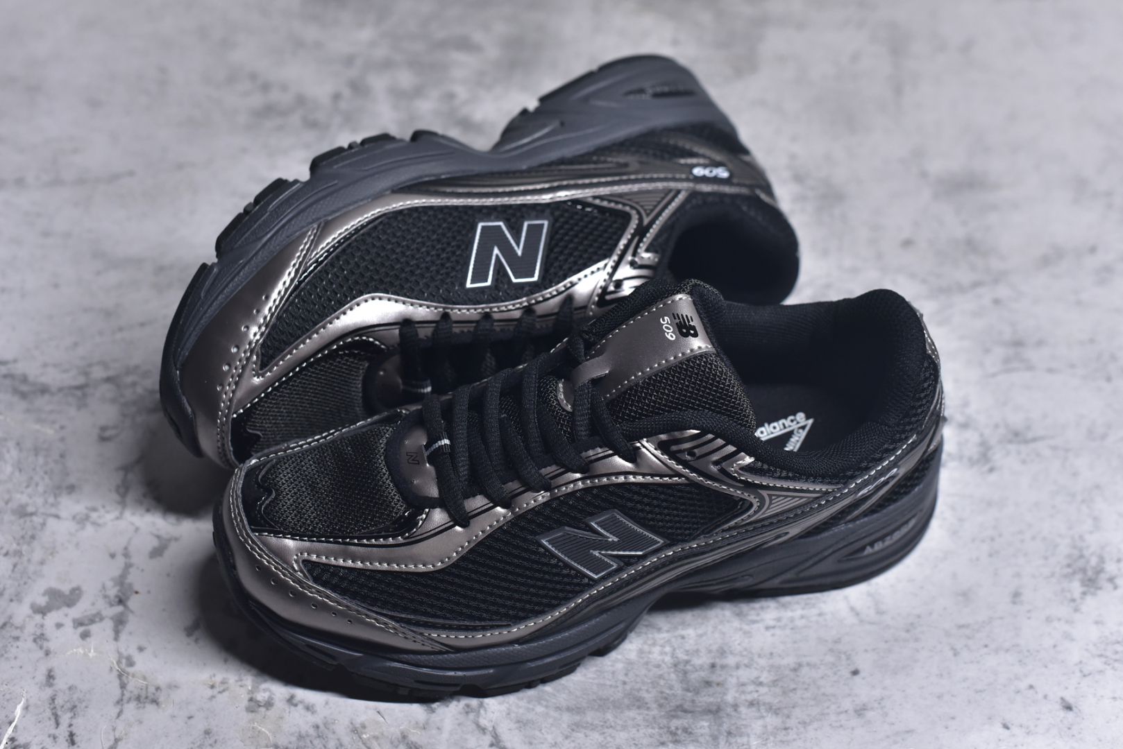 图片[7]-#New Balance U509 舒适百搭防滑耐磨 低帮休闲跑步鞋 新百伦 New Balance 509 复古网面运动鞋U509E1。鞋舌上的 New Balance 标识，双脚外侧出现 N 字 Logo。层次材质在不同色彩区域，用拼接方式将翻毛皮麂皮网眼面料结合。鞋子造型简洁流畅，多层次视觉体验。 货号：U509E1 尺码：36 37 37.5 38 38.5 39.5 40 40.5 41.5 42 42.5 43 44 45-选品中心