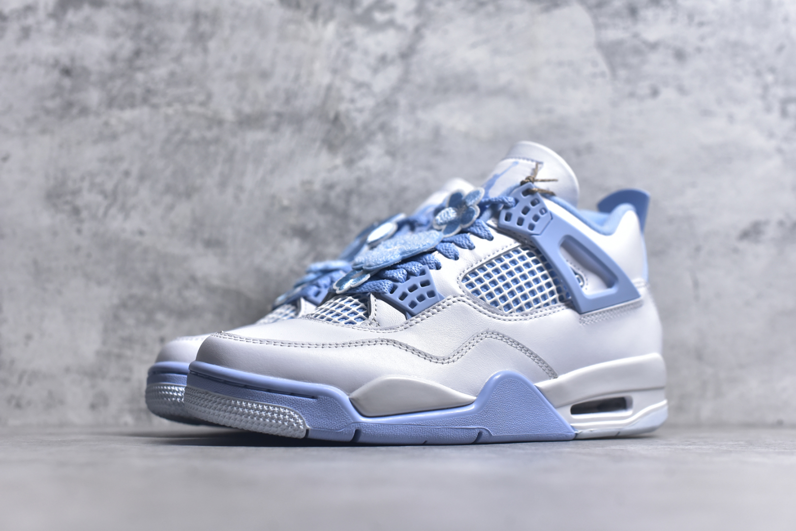 图片[2]-#Air Jordan AJ4 母亲节 白冰蓝 HV0823-100 口碑大厂出品 原纸板楦头开发 性价比版本 定价合理 定制优质皮料 完美鞋型匹配公司货 正确TPU鞋舌锁扣 最新原厂底模 大底卡色咬花完美 鞋柜必备鞋款 终端现货供应 男女鞋尺码：36-48-选品中心