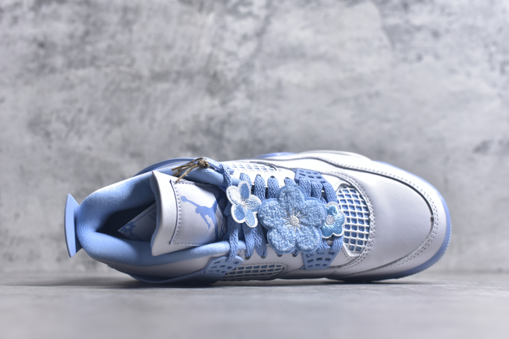 图片[4]-#Air Jordan AJ4 母亲节 白冰蓝 HV0823-100 口碑大厂出品 原纸板楦头开发 性价比版本 定价合理 定制优质皮料 完美鞋型匹配公司货 正确TPU鞋舌锁扣 最新原厂底模 大底卡色咬花完美 鞋柜必备鞋款 终端现货供应 男女鞋尺码：36-48-选品中心