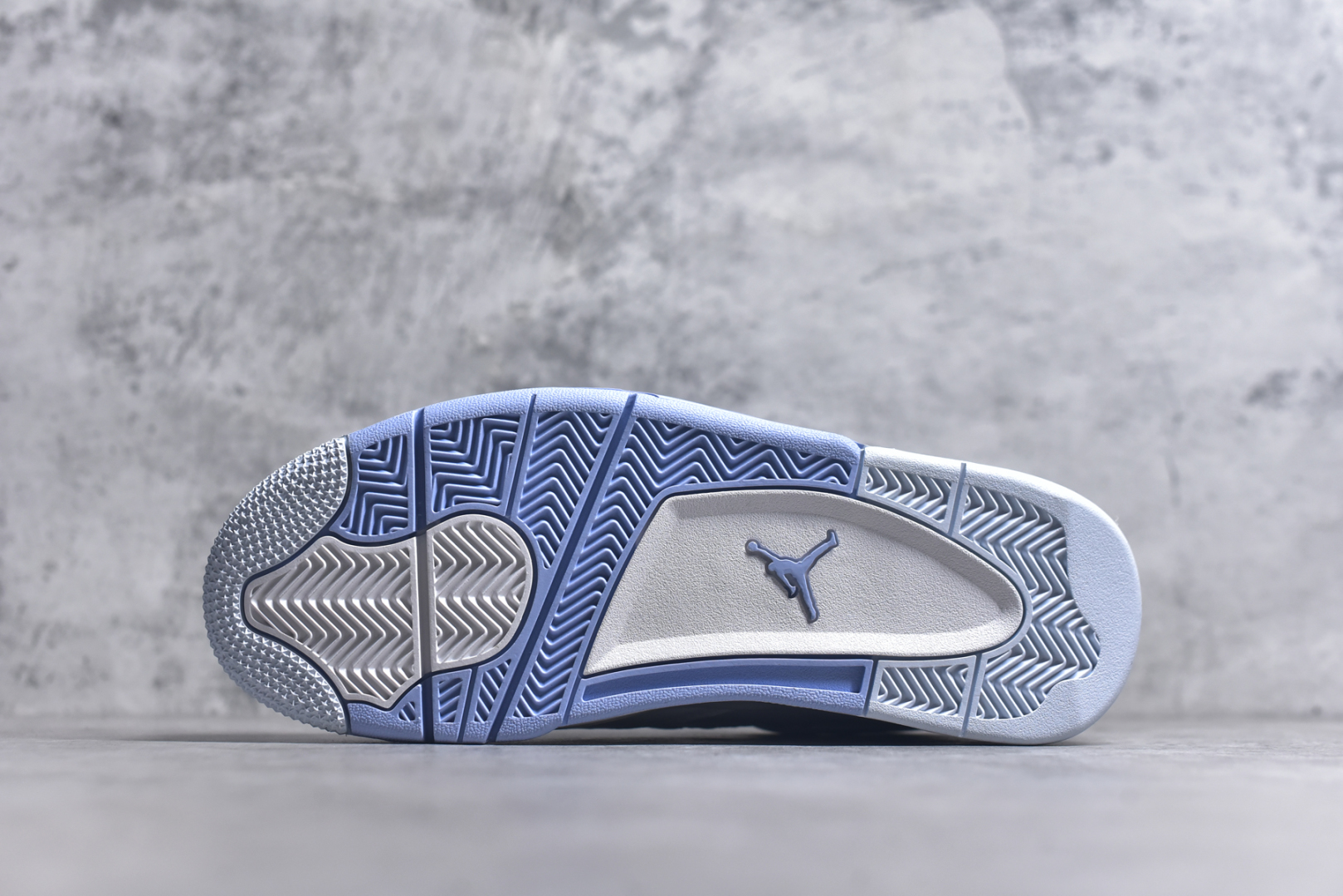 图片[6]-#Air Jordan AJ4 母亲节 白冰蓝 HV0823-100 口碑大厂出品 原纸板楦头开发 性价比版本 定价合理 定制优质皮料 完美鞋型匹配公司货 正确TPU鞋舌锁扣 最新原厂底模 大底卡色咬花完美 鞋柜必备鞋款 终端现货供应 男女鞋尺码：36-48-选品中心