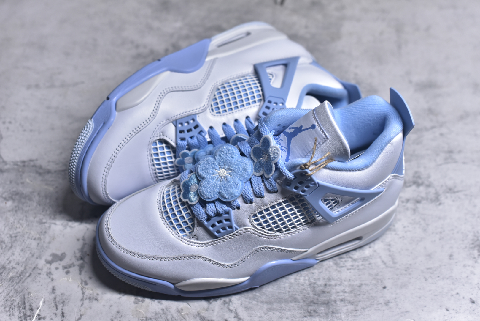 图片[7]-#Air Jordan AJ4 母亲节 白冰蓝 HV0823-100 口碑大厂出品 原纸板楦头开发 性价比版本 定价合理 定制优质皮料 完美鞋型匹配公司货 正确TPU鞋舌锁扣 最新原厂底模 大底卡色咬花完美 鞋柜必备鞋款 终端现货供应 男女鞋尺码：36-48-选品中心