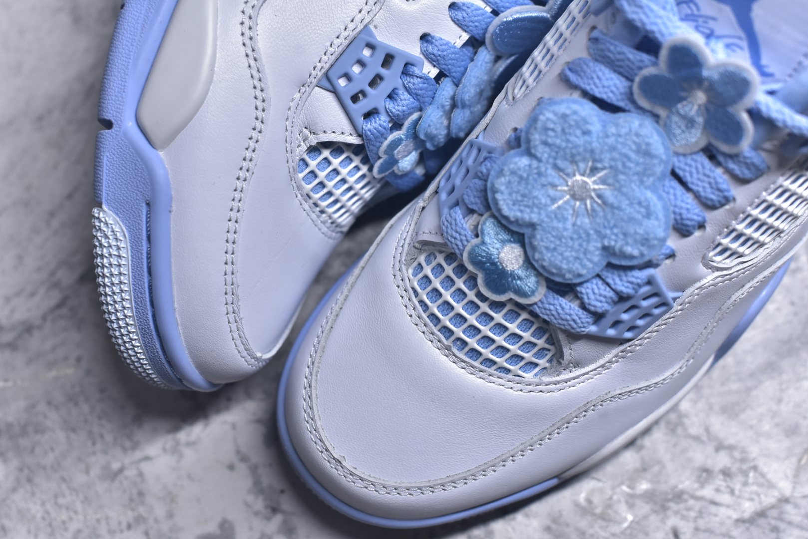 图片[8]-#Air Jordan AJ4 母亲节 白冰蓝 HV0823-100 口碑大厂出品 原纸板楦头开发 性价比版本 定价合理 定制优质皮料 完美鞋型匹配公司货 正确TPU鞋舌锁扣 最新原厂底模 大底卡色咬花完美 鞋柜必备鞋款 终端现货供应 男女鞋尺码：36-48-选品中心