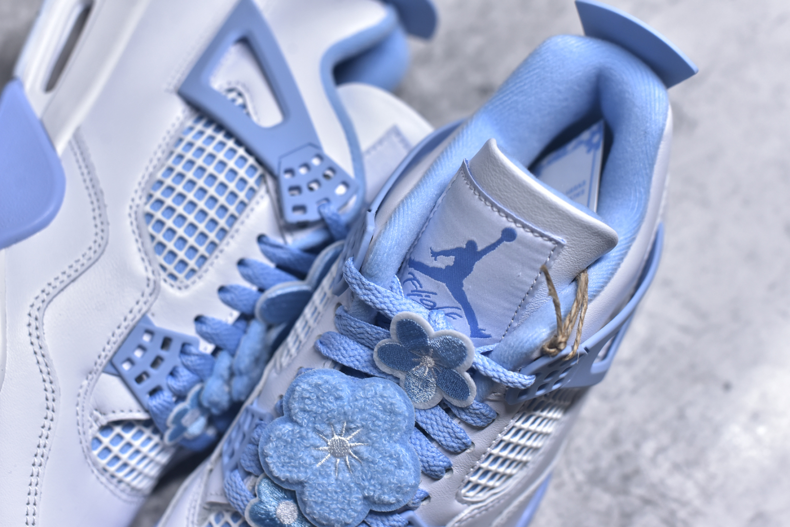 图片[9]-#Air Jordan AJ4 母亲节 白冰蓝 HV0823-100 口碑大厂出品 原纸板楦头开发 性价比版本 定价合理 定制优质皮料 完美鞋型匹配公司货 正确TPU鞋舌锁扣 最新原厂底模 大底卡色咬花完美 鞋柜必备鞋款 终端现货供应 男女鞋尺码：36-48-选品中心