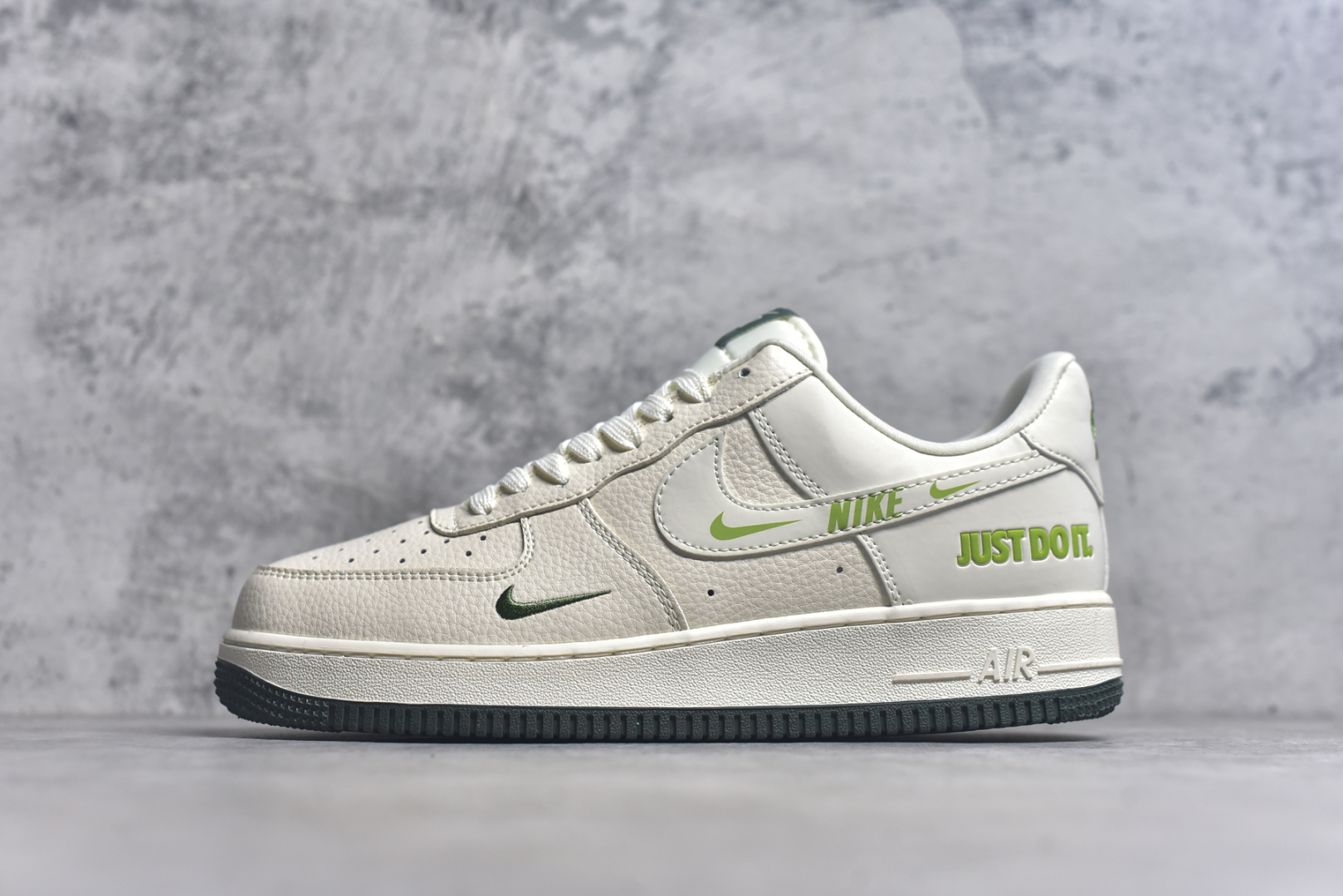 #Nike Air Force 1\’07 Low \”Just Do It\” 空军一号低帮休闲板鞋 DF0188-056 #原楦头原纸板 原装鞋盒 定制五金配件 内置全掌气垫 原厂鞋底 尺码：36 36.5 37.5 38 38.5 39 40 40.5 41 42 42.5 43 44 44.5 45 9.D4-选品中心