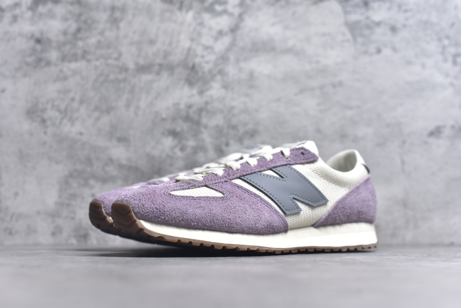 图片[2]-#New Balance NB471 充正品质 经典复古时髦 休闲跑步鞋 完美平衡了复古腔调与现代舒适 这双承载着时空对话的跑鞋 正在用毫米级的细节革新 书写复古运动鞋的新纪元 当别人在追逐5cm气垫时 New Balance用471系列证明 真正的潮流 从来不是盲目堆砌 而是让每个时代的美好都能被重新看见 货号： U471AL 米紫 尺码：36 37 37.5 38 38.5 39.5 40 40.5 41.5 42 42.5 43 44 44.5 45-选品中心