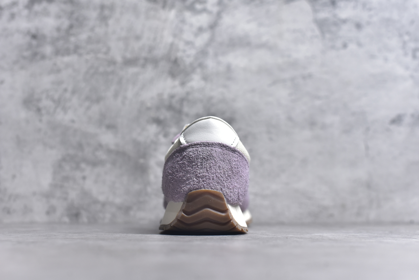 图片[5]-#New Balance NB471 充正品质 经典复古时髦 休闲跑步鞋 完美平衡了复古腔调与现代舒适 这双承载着时空对话的跑鞋 正在用毫米级的细节革新 书写复古运动鞋的新纪元 当别人在追逐5cm气垫时 New Balance用471系列证明 真正的潮流 从来不是盲目堆砌 而是让每个时代的美好都能被重新看见 货号： U471AL 米紫 尺码：36 37 37.5 38 38.5 39.5 40 40.5 41.5 42 42.5 43 44 44.5 45-选品中心