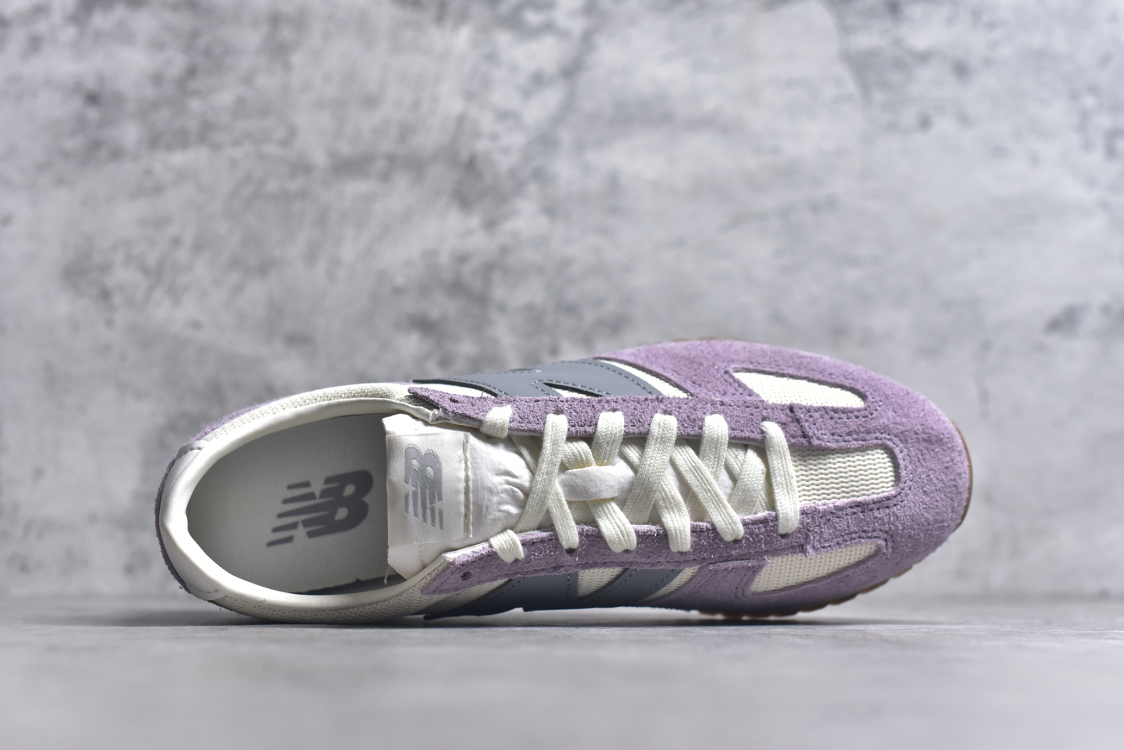 图片[4]-#New Balance NB471 充正品质 经典复古时髦 休闲跑步鞋 完美平衡了复古腔调与现代舒适 这双承载着时空对话的跑鞋 正在用毫米级的细节革新 书写复古运动鞋的新纪元 当别人在追逐5cm气垫时 New Balance用471系列证明 真正的潮流 从来不是盲目堆砌 而是让每个时代的美好都能被重新看见 货号： U471AL 米紫 尺码：36 37 37.5 38 38.5 39.5 40 40.5 41.5 42 42.5 43 44 44.5 45-选品中心