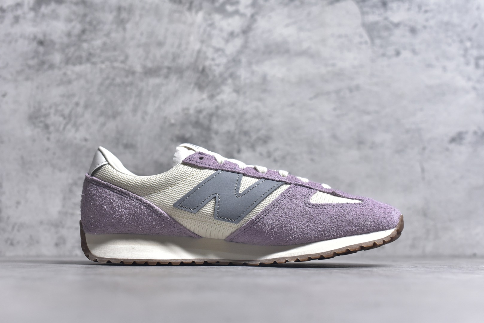 图片[3]-#New Balance NB471 充正品质 经典复古时髦 休闲跑步鞋 完美平衡了复古腔调与现代舒适 这双承载着时空对话的跑鞋 正在用毫米级的细节革新 书写复古运动鞋的新纪元 当别人在追逐5cm气垫时 New Balance用471系列证明 真正的潮流 从来不是盲目堆砌 而是让每个时代的美好都能被重新看见 货号： U471AL 米紫 尺码：36 37 37.5 38 38.5 39.5 40 40.5 41.5 42 42.5 43 44 44.5 45-选品中心