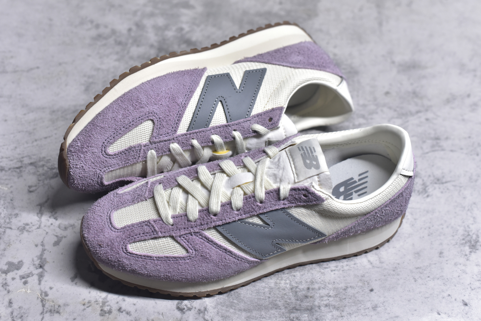图片[7]-#New Balance NB471 充正品质 经典复古时髦 休闲跑步鞋 完美平衡了复古腔调与现代舒适 这双承载着时空对话的跑鞋 正在用毫米级的细节革新 书写复古运动鞋的新纪元 当别人在追逐5cm气垫时 New Balance用471系列证明 真正的潮流 从来不是盲目堆砌 而是让每个时代的美好都能被重新看见 货号： U471AL 米紫 尺码：36 37 37.5 38 38.5 39.5 40 40.5 41.5 42 42.5 43 44 44.5 45-选品中心