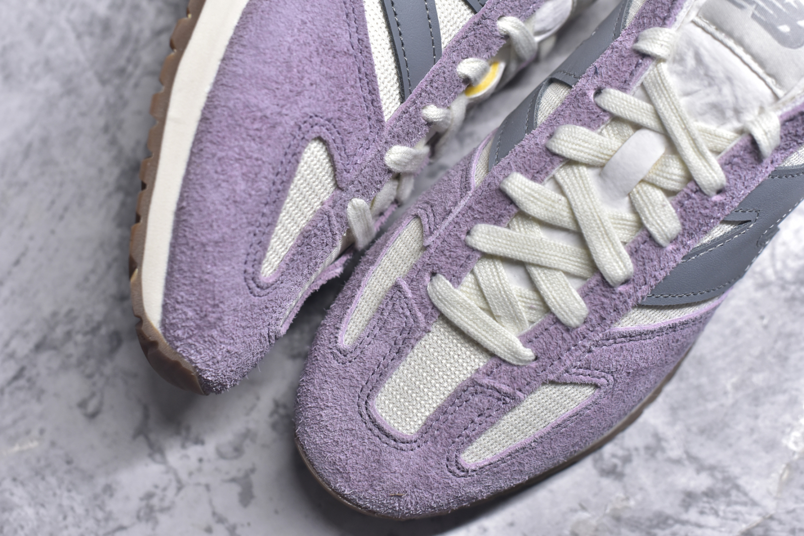图片[8]-#New Balance NB471 充正品质 经典复古时髦 休闲跑步鞋 完美平衡了复古腔调与现代舒适 这双承载着时空对话的跑鞋 正在用毫米级的细节革新 书写复古运动鞋的新纪元 当别人在追逐5cm气垫时 New Balance用471系列证明 真正的潮流 从来不是盲目堆砌 而是让每个时代的美好都能被重新看见 货号： U471AL 米紫 尺码：36 37 37.5 38 38.5 39.5 40 40.5 41.5 42 42.5 43 44 44.5 45-选品中心