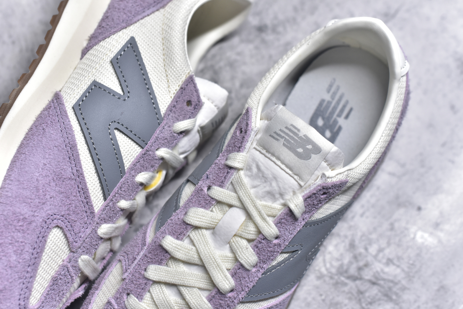 图片[9]-#New Balance NB471 充正品质 经典复古时髦 休闲跑步鞋 完美平衡了复古腔调与现代舒适 这双承载着时空对话的跑鞋 正在用毫米级的细节革新 书写复古运动鞋的新纪元 当别人在追逐5cm气垫时 New Balance用471系列证明 真正的潮流 从来不是盲目堆砌 而是让每个时代的美好都能被重新看见 货号： U471AL 米紫 尺码：36 37 37.5 38 38.5 39.5 40 40.5 41.5 42 42.5 43 44 44.5 45-选品中心