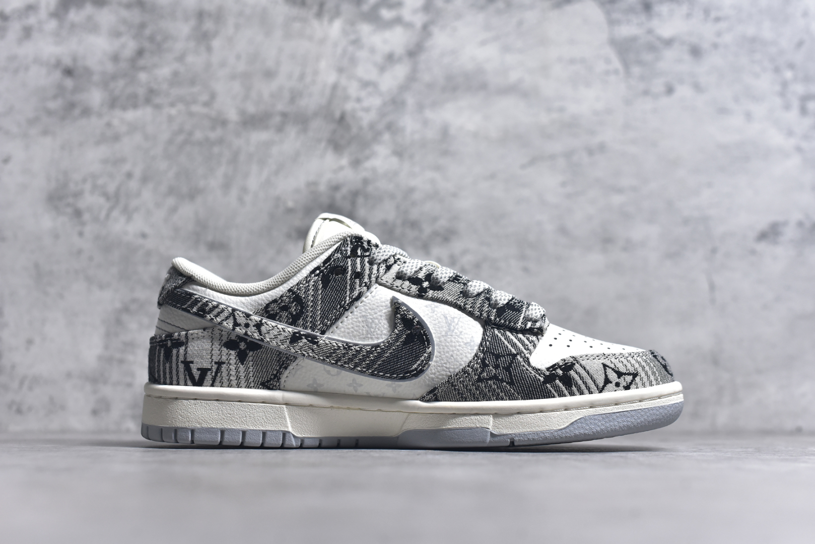 图片[3]-#Nike SB Dunk Low LV联名 灰牛仔 周年高端定制 低帮休闲板鞋 SC9772-807 #定制鞋盒 大厂纯原品质出货 超高清洁度 皮料切割干净无任何毛边 细节完美 尺码：36 36.5 37.5 38 38.5 39 40 40.5 41 42 42.5 43 44 44.5 45 9.E5-选品中心