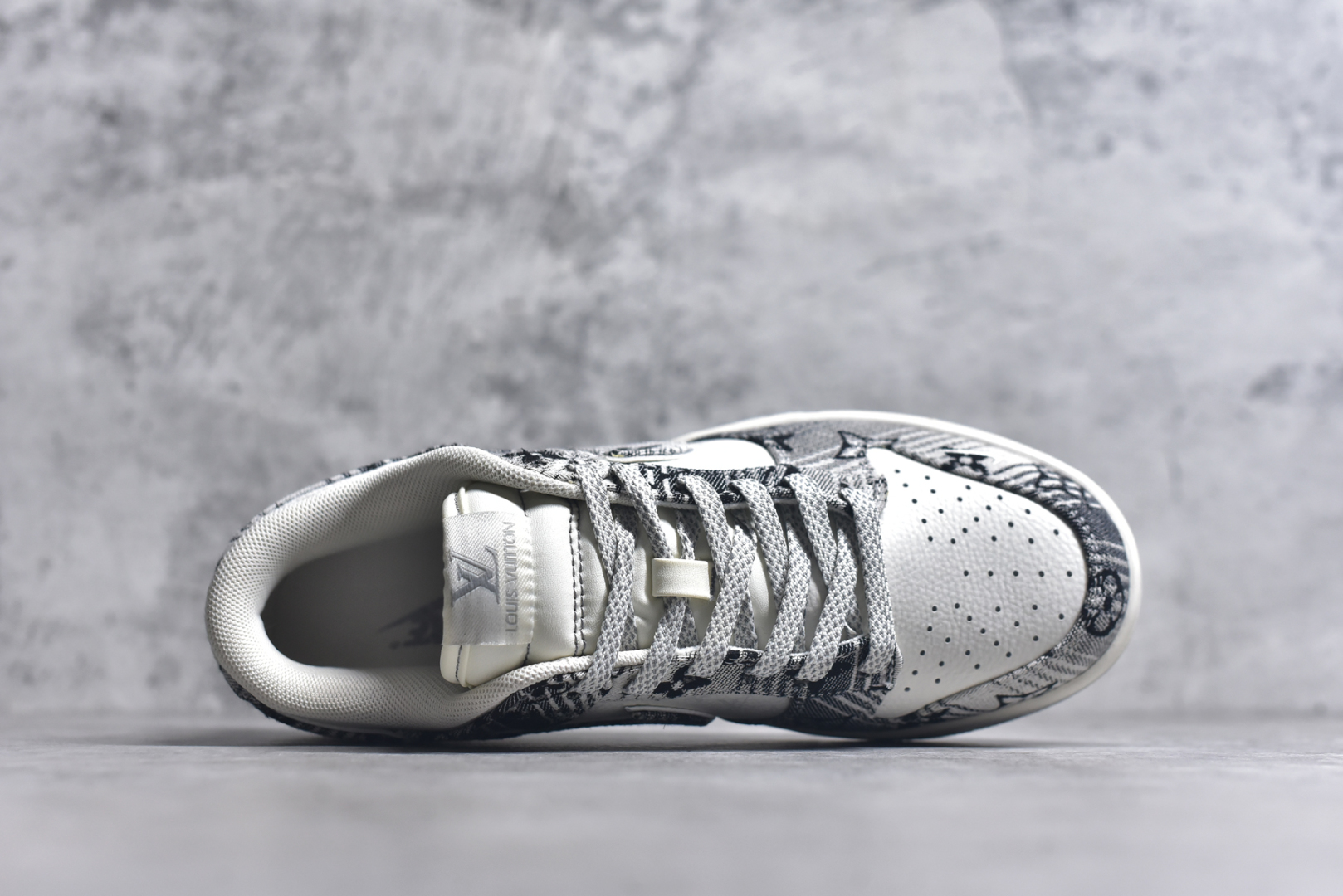 图片[4]-#Nike SB Dunk Low LV联名 灰牛仔 周年高端定制 低帮休闲板鞋 SC9772-807 #定制鞋盒 大厂纯原品质出货 超高清洁度 皮料切割干净无任何毛边 细节完美 尺码：36 36.5 37.5 38 38.5 39 40 40.5 41 42 42.5 43 44 44.5 45 9.E5-选品中心