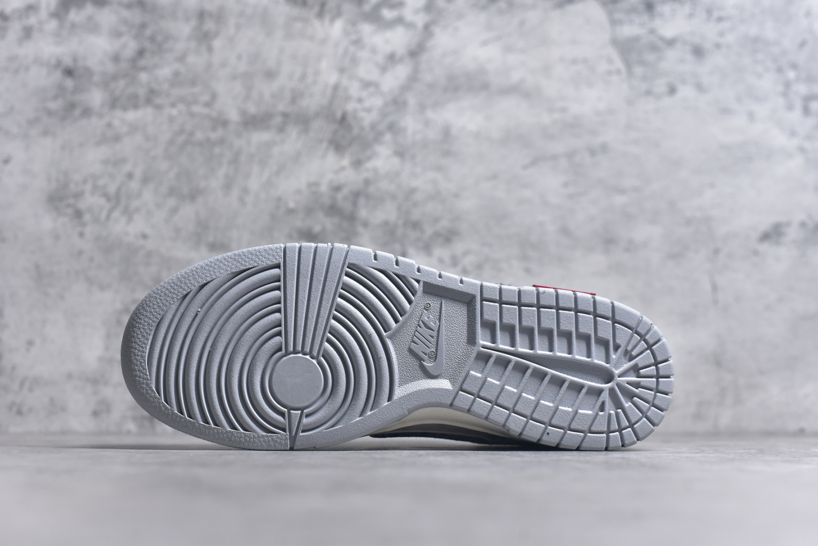 图片[6]-#Nike SB Dunk Low LV联名 灰牛仔 周年高端定制 低帮休闲板鞋 SC9772-807 #定制鞋盒 大厂纯原品质出货 超高清洁度 皮料切割干净无任何毛边 细节完美 尺码：36 36.5 37.5 38 38.5 39 40 40.5 41 42 42.5 43 44 44.5 45 9.E5-选品中心