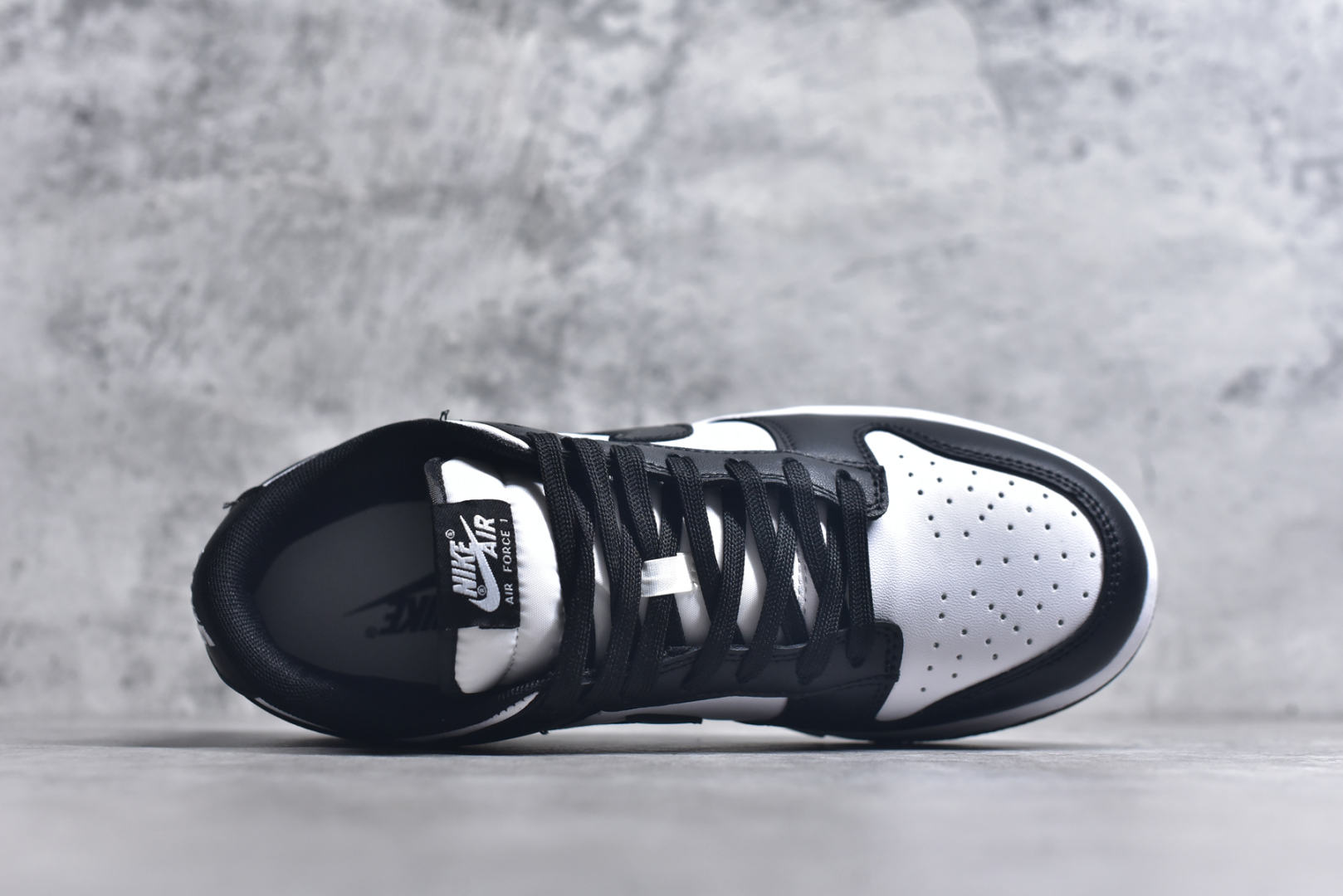图片[4]-#NK Dunk Low Retro 黑白熊猫长期补货 稳定到货 工厂个位数利润 淡季生产只为维持工厂运转 完美版型品相超高清洁度 全套原纸板楦头开发 确保原汁原味 完美呈现DUNK版型 一比一鞋头弧度高度鞋身弧度 此版本只针对中端市场 皮料材质有所更替 其他数据细节工艺流程均保持一致 绝不口嗨 细节品控鞋型随意对比 独家私模官方第六代原厂航空铝磨具打磨大底 鞋头坡度极致还原 无解鞋型 原盒原配 圈内天花板工艺 原厂玻璃冲刀 超高清洁度 全鞋零毛边皮料切割 中底布拉帮走线遵循公司 尺码： 36 36.5 37.5 38 38.5 39 40 40.5 41 42 42.5 43 44 44.5 45 46-选品中心