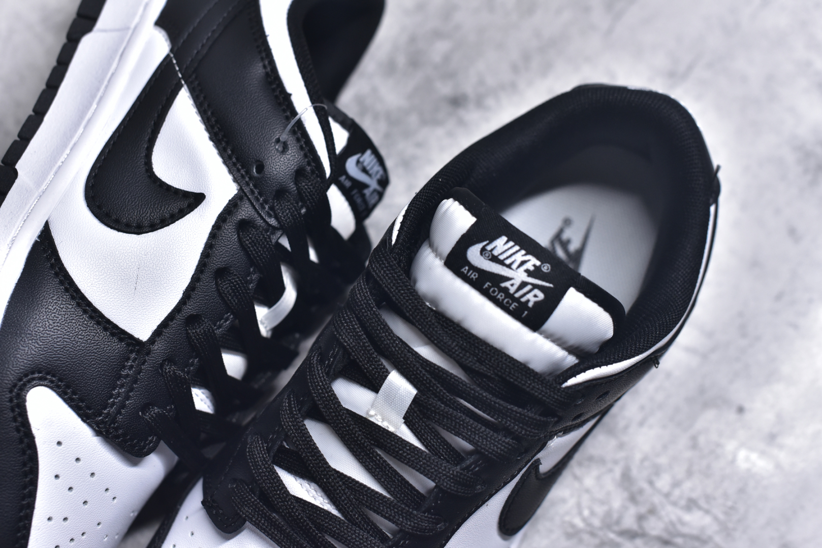 图片[9]-#NK Dunk Low Retro 黑白熊猫长期补货 稳定到货 工厂个位数利润 淡季生产只为维持工厂运转 完美版型品相超高清洁度 全套原纸板楦头开发 确保原汁原味 完美呈现DUNK版型 一比一鞋头弧度高度鞋身弧度 此版本只针对中端市场 皮料材质有所更替 其他数据细节工艺流程均保持一致 绝不口嗨 细节品控鞋型随意对比 独家私模官方第六代原厂航空铝磨具打磨大底 鞋头坡度极致还原 无解鞋型 原盒原配 圈内天花板工艺 原厂玻璃冲刀 超高清洁度 全鞋零毛边皮料切割 中底布拉帮走线遵循公司 尺码： 36 36.5 37.5 38 38.5 39 40 40.5 41 42 42.5 43 44 44.5 45 46-选品中心