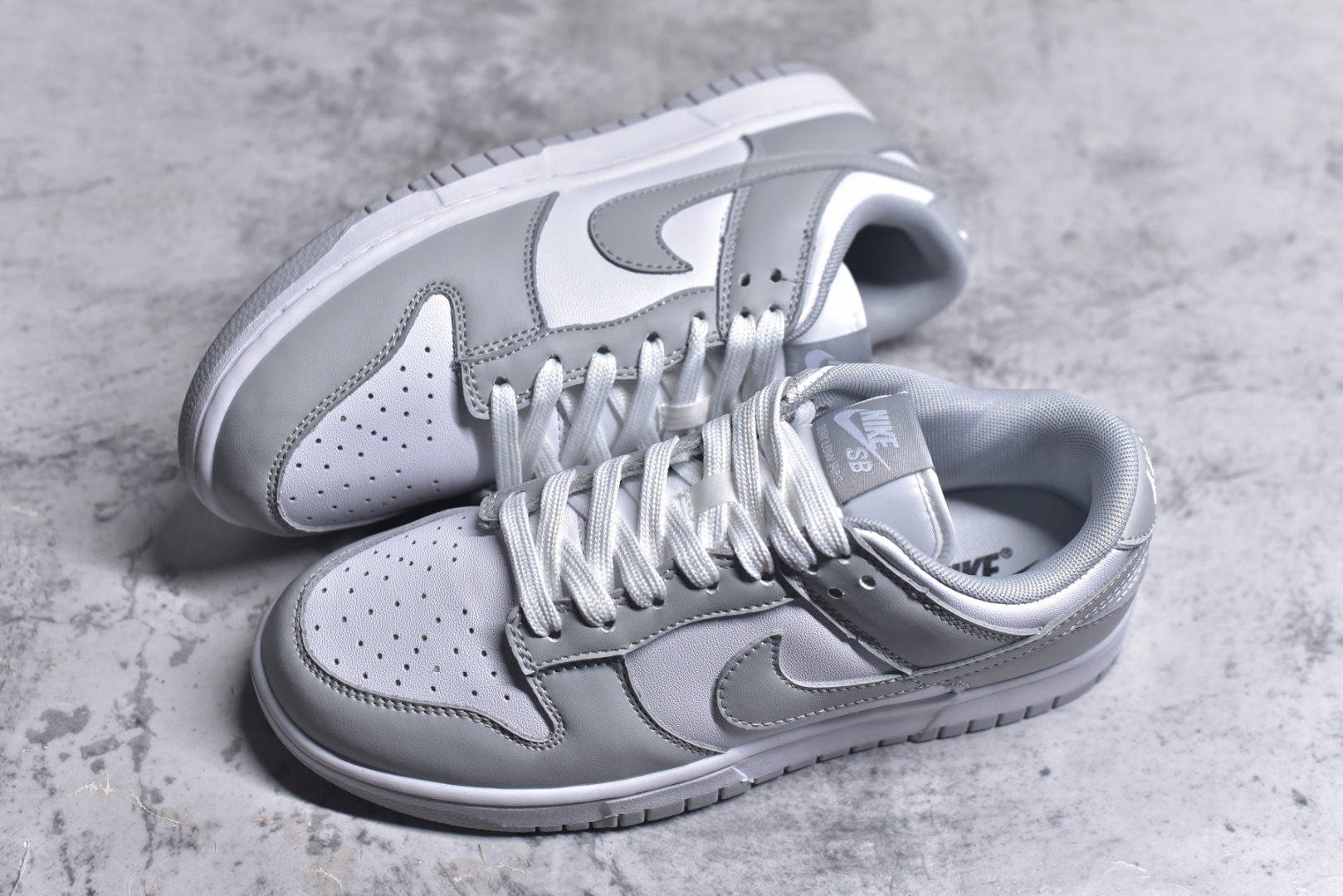 图片[7]-#NK Dunk Low Retro 浅灰白 长期补货 稳定到货 工厂个位数利润 淡季生产只为维持工厂运转 完美版型品相超高清洁度 全套原纸板楦头开发 确保原汁原味 完美呈现DUNK版型 一比一鞋头弧度高度鞋身弧度 此版本只针对中端市场 皮料材质有所更替 其他数据细节工艺流程均保持一致 绝不口嗨 细节品控鞋型随意对比 独家私模官方第六代原厂航空铝磨具打磨大底 鞋头坡度极致还原 无解鞋型 原盒原配 圈内天花板工艺 原厂玻璃冲刀 超高清洁度 全鞋零毛边皮料切割 中底布拉帮走线遵循公司 尺码： 36 36.5 37.5 38 38.5 39 40 40.5 41 42 42.5 43 44 44.5 45 46-选品中心