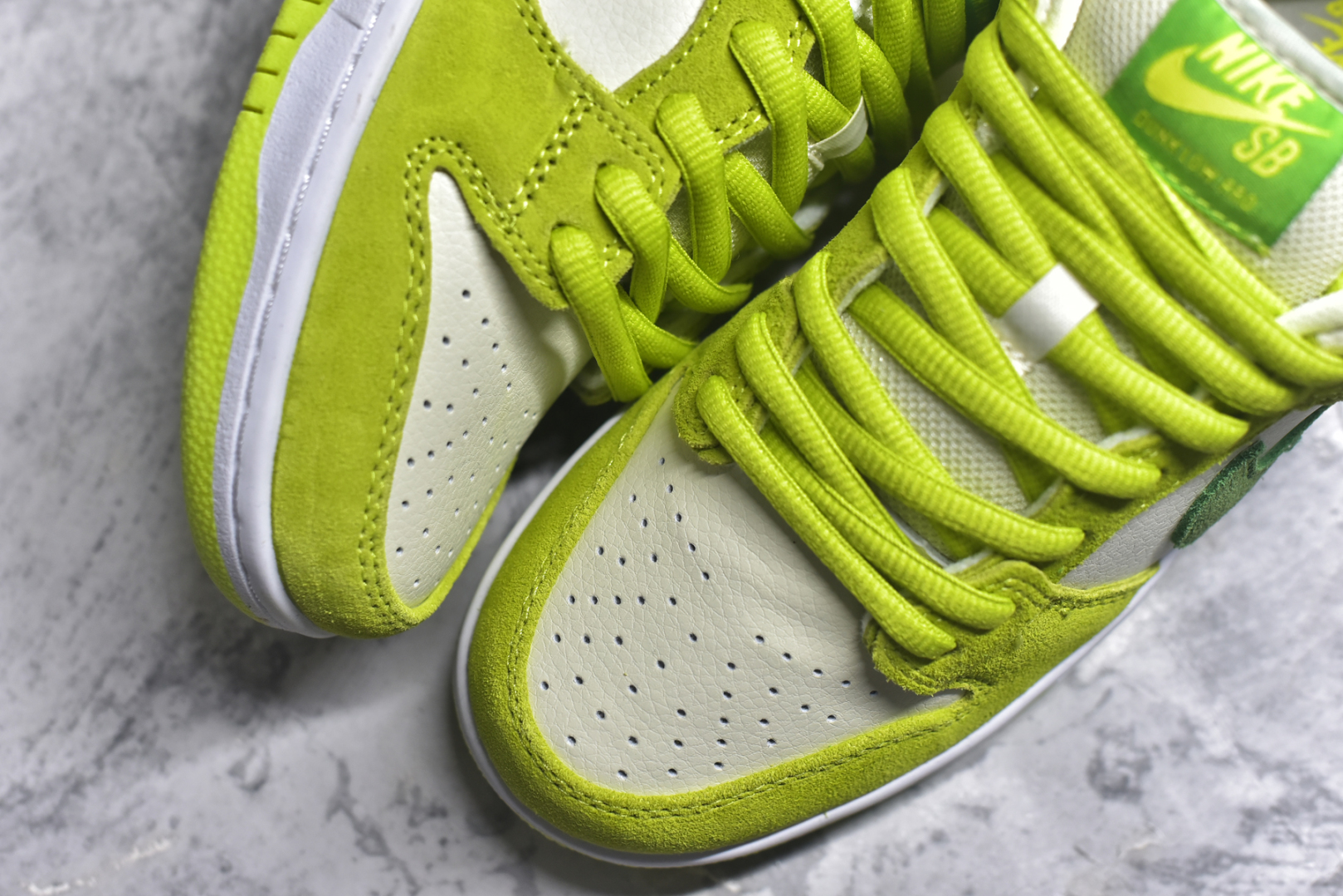 图片[8]-#NK Dunk Low Retro 白绿青苹果DM0807-300 长期补货 稳定到货 工厂个位数利润 淡季生产只为维持工厂运转 完美版型品相超高清洁度 全套原纸板楦头开发 确保原汁原味 完美呈现DUNK版型 一比一鞋头弧度高度鞋身弧度 此版本只针对中端市场 皮料材质有所更替 其他数据细节工艺流程均保持一致 绝不口嗨 细节品控鞋型随意对比 独家私模官方第六代原厂航空铝磨具打磨大底 鞋头坡度极致还原 无解鞋型 原盒原配 圈内天花板工艺 原厂玻璃冲刀 超高清洁度 全鞋零毛边皮料切割 中底布拉帮走线遵循公司 尺码： 36 36.5 37.5 38 38.5 39 40 40.5 41 42 42.5 43 44 44.5 45 46-选品中心