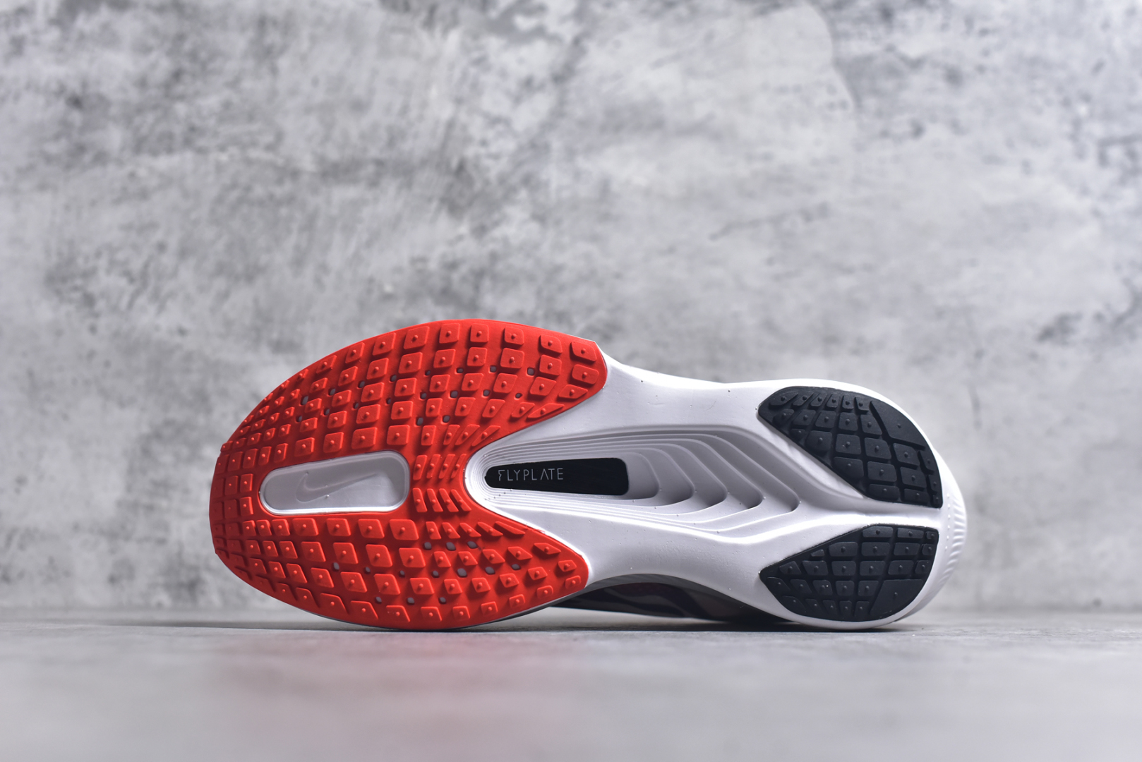 图片[6]-#NK ZoomX Invincible Run Flyknit 6 轻量跑鞋 飞织低帮休闲运动慢跑鞋 厚底增高 老爹鞋 此鞋专为短跑运动员而生 是为 5 至 10 公里距离的赛事和训练打造 整体设计采用流线型的轻质工程网眼材质构成鞋面 并与其他 Running 旗舰鞋款同样搭载全脚掌 ZoomX 缓冲中底 搭配 Pebax 物料与橡胶外底 ZoomX StreakFly 首发配色以Prototype呈现 其灵感是来自开发期间的磨损测试 透过编号的标记与内侧的预期跑步距离突出研发过程 货号： HQ3498-100 尺码：36 36.5 37.5 38 38.5 39 40 40.5 41 42 42.5 43 44 45-选品中心