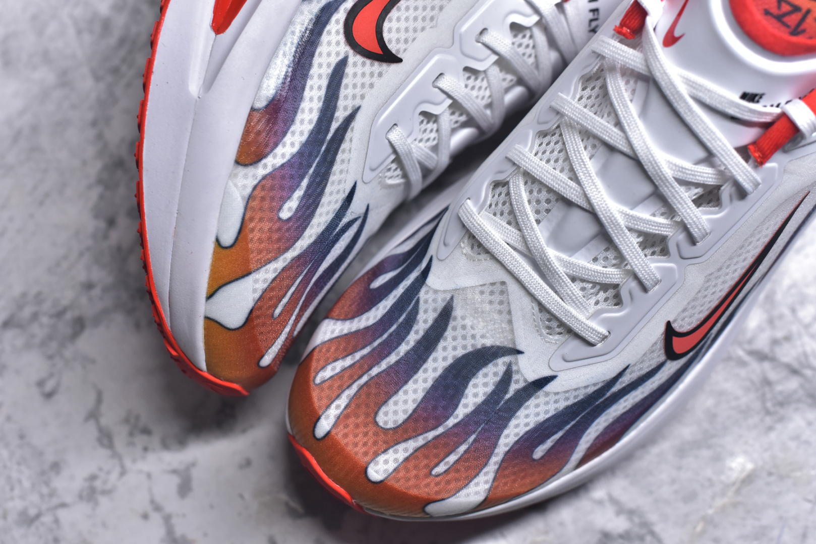 图片[8]-#NK ZoomX Invincible Run Flyknit 6 轻量跑鞋 飞织低帮休闲运动慢跑鞋 厚底增高 老爹鞋 此鞋专为短跑运动员而生 是为 5 至 10 公里距离的赛事和训练打造 整体设计采用流线型的轻质工程网眼材质构成鞋面 并与其他 Running 旗舰鞋款同样搭载全脚掌 ZoomX 缓冲中底 搭配 Pebax 物料与橡胶外底 ZoomX StreakFly 首发配色以Prototype呈现 其灵感是来自开发期间的磨损测试 透过编号的标记与内侧的预期跑步距离突出研发过程 货号： HQ3498-100 尺码：36 36.5 37.5 38 38.5 39 40 40.5 41 42 42.5 43 44 45-选品中心
