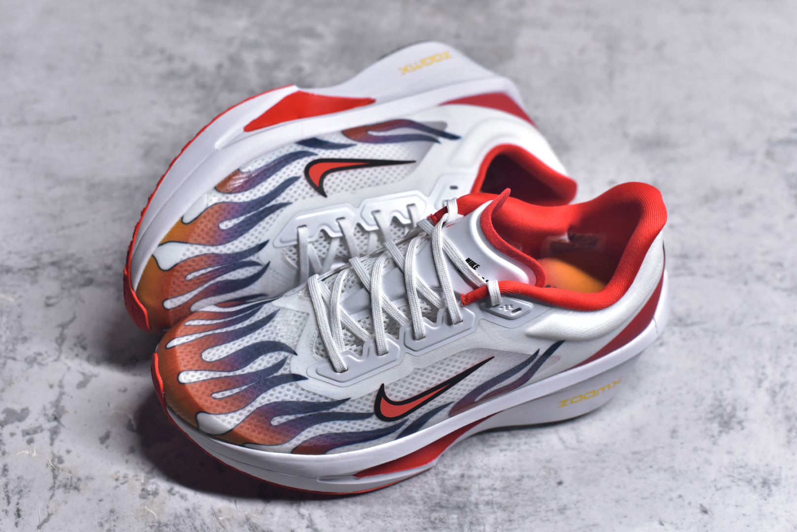 图片[7]-#NK ZoomX Invincible Run Flyknit 6 轻量跑鞋 飞织低帮休闲运动慢跑鞋 厚底增高 老爹鞋 此鞋专为短跑运动员而生 是为 5 至 10 公里距离的赛事和训练打造 整体设计采用流线型的轻质工程网眼材质构成鞋面 并与其他 Running 旗舰鞋款同样搭载全脚掌 ZoomX 缓冲中底 搭配 Pebax 物料与橡胶外底 ZoomX StreakFly 首发配色以Prototype呈现 其灵感是来自开发期间的磨损测试 透过编号的标记与内侧的预期跑步距离突出研发过程 货号： HQ3498-100 尺码：36 36.5 37.5 38 38.5 39 40 40.5 41 42 42.5 43 44 45-选品中心