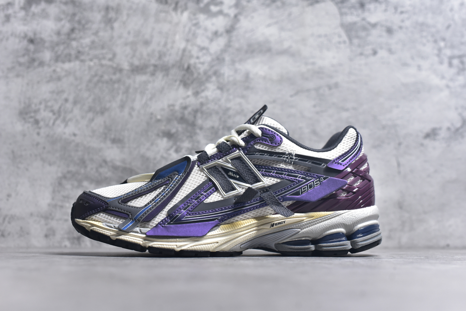 #New Balance 1906系列复古老爹风休闲运动慢跑鞋 U1906ANB #采用轻质牛剖革拼接透气网眼衬垫织物鞋面材质 T-Beam大底提供足步弓支撑，保持步态稳定 后跟搭载外露缓震胶尺码：36 37 37.5 38 38.5 39 40 40.5 41 42 42.5 43 44 44.5 45 46.5-选品中心