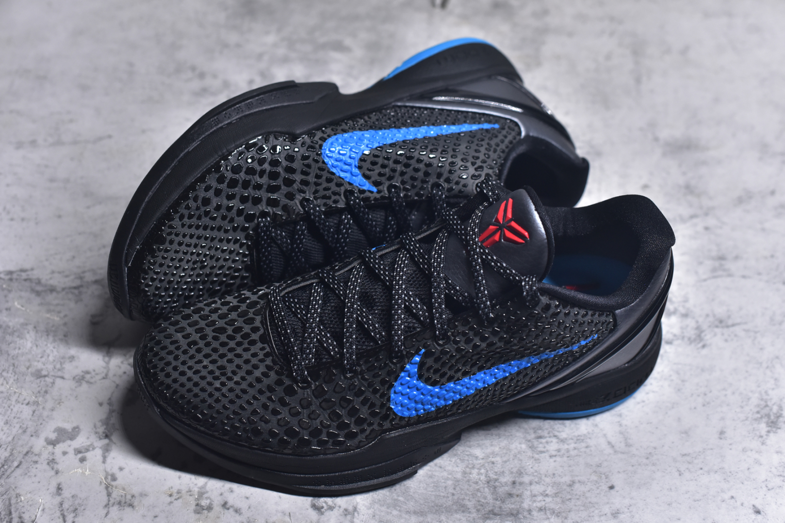 图片[7]-#NK Zoom Kobe 6 Protro 科比六代黑蓝黑暗骑士 429659-016 完美复刻公司货 前掌超大Zoom Turbo气垫 后掌EVA缓震 真正的原汁原味 还原ZP脚感 全身鞋材卡料色独家定制 唯一正确喷漆工艺Swoosh 正确凹凸蛇鳞工艺 正确鞋面渐变效果 内全置真动飞态线 独立原厂模具 最大尺码达到48.5码 首批不拼图大几率过验 亲测已过 支持各种高强度实战 无需担心 上脚价 补货周期极长 脚宽建议买大半码 科比系列前掌偏窄 不影响二次销售 支持七天无理由退换 尺码：40 40.5 41 42 42.5 43 44 44.5 45 45.5 46 47.5 48.5-选品中心