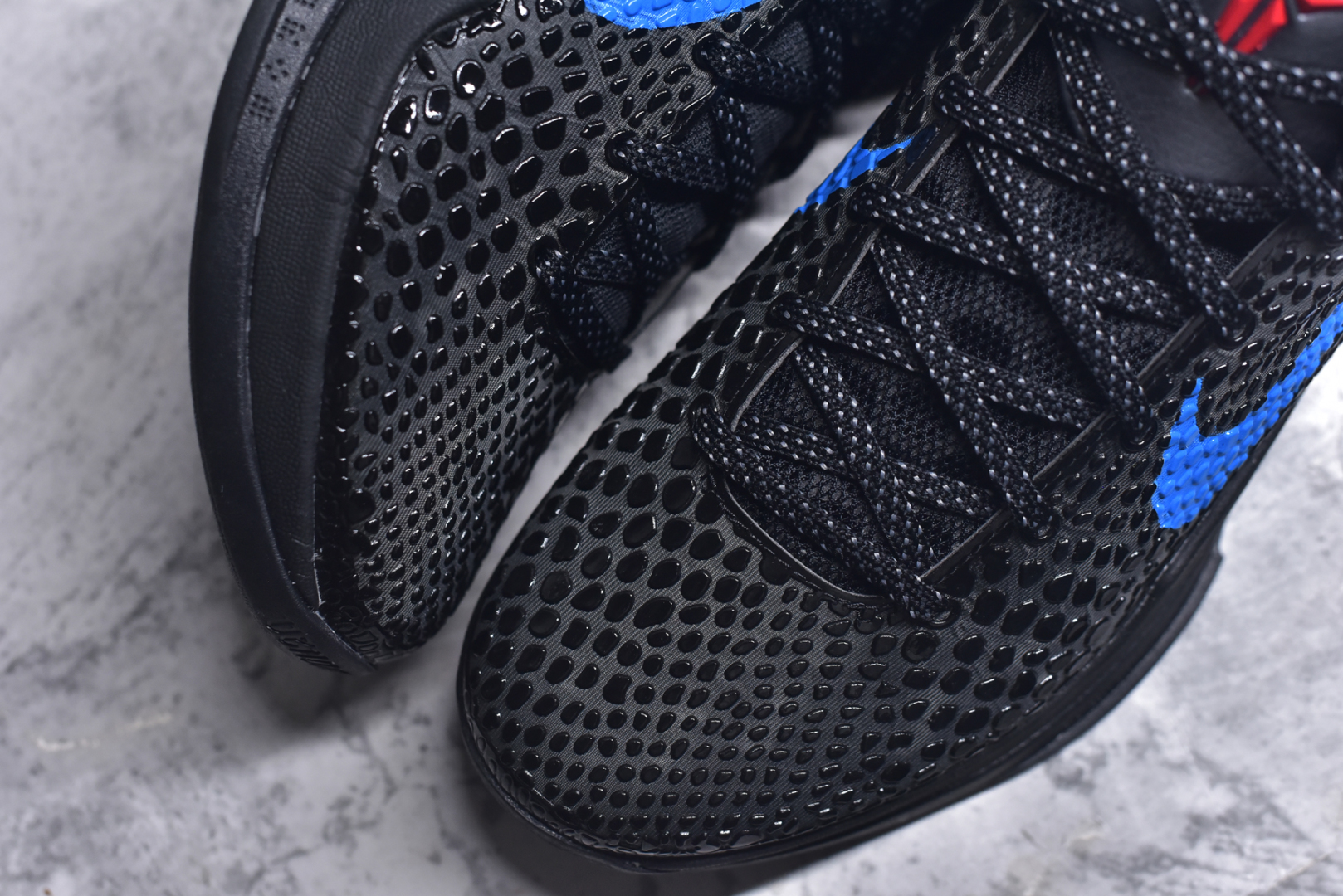 图片[8]-#NK Zoom Kobe 6 Protro 科比六代黑蓝黑暗骑士 429659-016 完美复刻公司货 前掌超大Zoom Turbo气垫 后掌EVA缓震 真正的原汁原味 还原ZP脚感 全身鞋材卡料色独家定制 唯一正确喷漆工艺Swoosh 正确凹凸蛇鳞工艺 正确鞋面渐变效果 内全置真动飞态线 独立原厂模具 最大尺码达到48.5码 首批不拼图大几率过验 亲测已过 支持各种高强度实战 无需担心 上脚价 补货周期极长 脚宽建议买大半码 科比系列前掌偏窄 不影响二次销售 支持七天无理由退换 尺码：40 40.5 41 42 42.5 43 44 44.5 45 45.5 46 47.5 48.5-选品中心