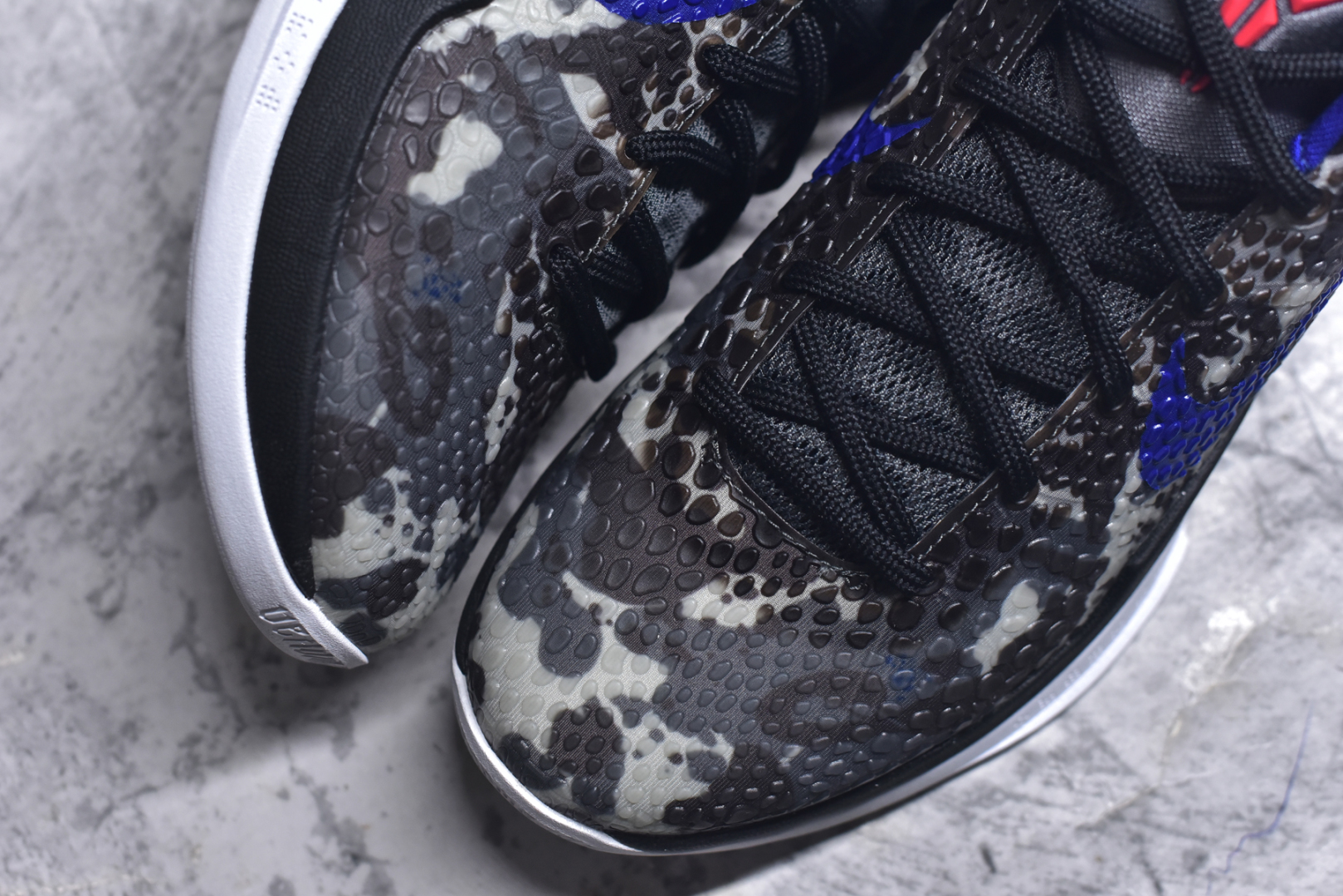 图片[8]-#NK Zoom Kobe 6 Protro 科比六代 黑蓝迷彩 429659-901 原楦纸板开发 鞋身流线型、后跟塑形 区分土肥圆 Zoom Turbo气垫 后掌EVA缓震 实战配置直接拉满 原档数据3D打印 鞋面蛇鳞一颗一粒匹配原版 全身鞋材卡料色独家定制 唯一正确喷漆SWOOSH NK专利Flyknit飞线科技 给予鞋身足够抗扭矩力 真实底模最大47.5 实战利器 专供海外市场 尺码：40 40.5 41 42 42.5 43 44 44.5 45 46 47.5 48.5 （脚宽、脚胖 建议买大半码）-选品中心