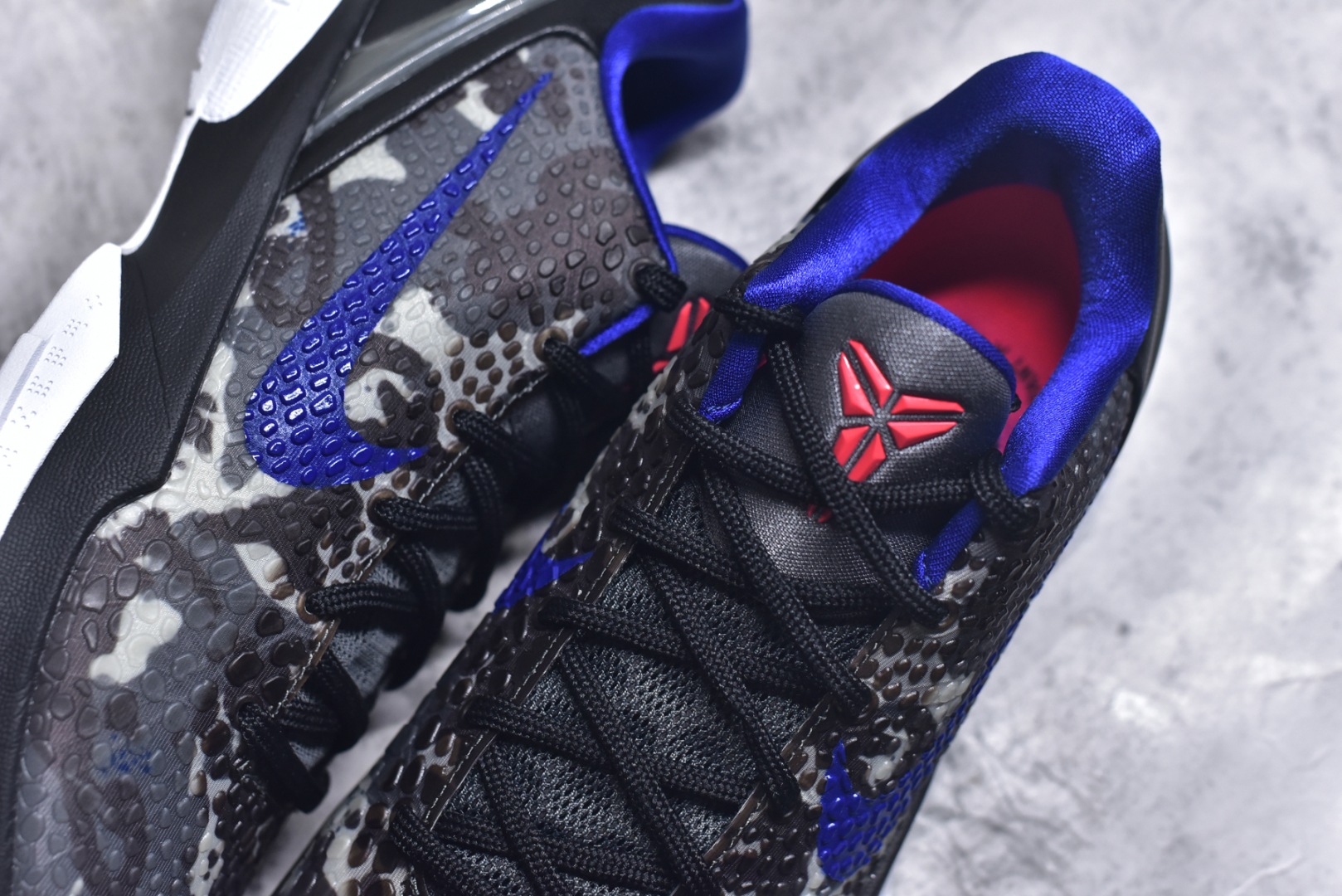 图片[9]-#NK Zoom Kobe 6 Protro 科比六代 黑蓝迷彩 429659-901 原楦纸板开发 鞋身流线型、后跟塑形 区分土肥圆 Zoom Turbo气垫 后掌EVA缓震 实战配置直接拉满 原档数据3D打印 鞋面蛇鳞一颗一粒匹配原版 全身鞋材卡料色独家定制 唯一正确喷漆SWOOSH NK专利Flyknit飞线科技 给予鞋身足够抗扭矩力 真实底模最大47.5 实战利器 专供海外市场 尺码：40 40.5 41 42 42.5 43 44 44.5 45 46 47.5 48.5 （脚宽、脚胖 建议买大半码）-选品中心