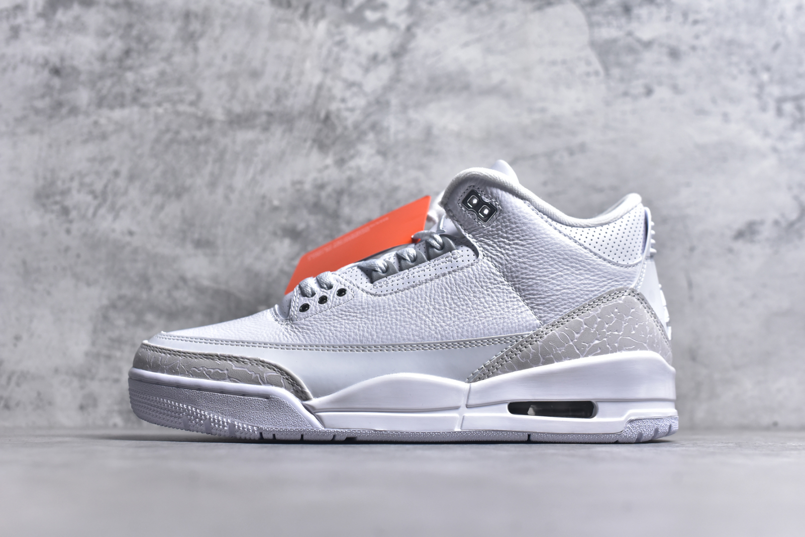 #Air Jordan AJ3 Retro 纯白白猫 CT8532-111 原楦原纸板开发 确保原汁原味 原厂皮料质感色泽绝无偏差 完美中底拉帮 原厂中底钢印 原档案大底 如假白送 大底纹路 气垫通透度PU的回弹性均百分百还原 原厂电绣鞋舌飞人刺绣针数立体讲究精细欢迎对比正品原鞋 尺码：36 36.5 37.5 38 38.5 39 40 40.5 41 42 42.5 43 44 44.5 45 46 47.5-选品中心