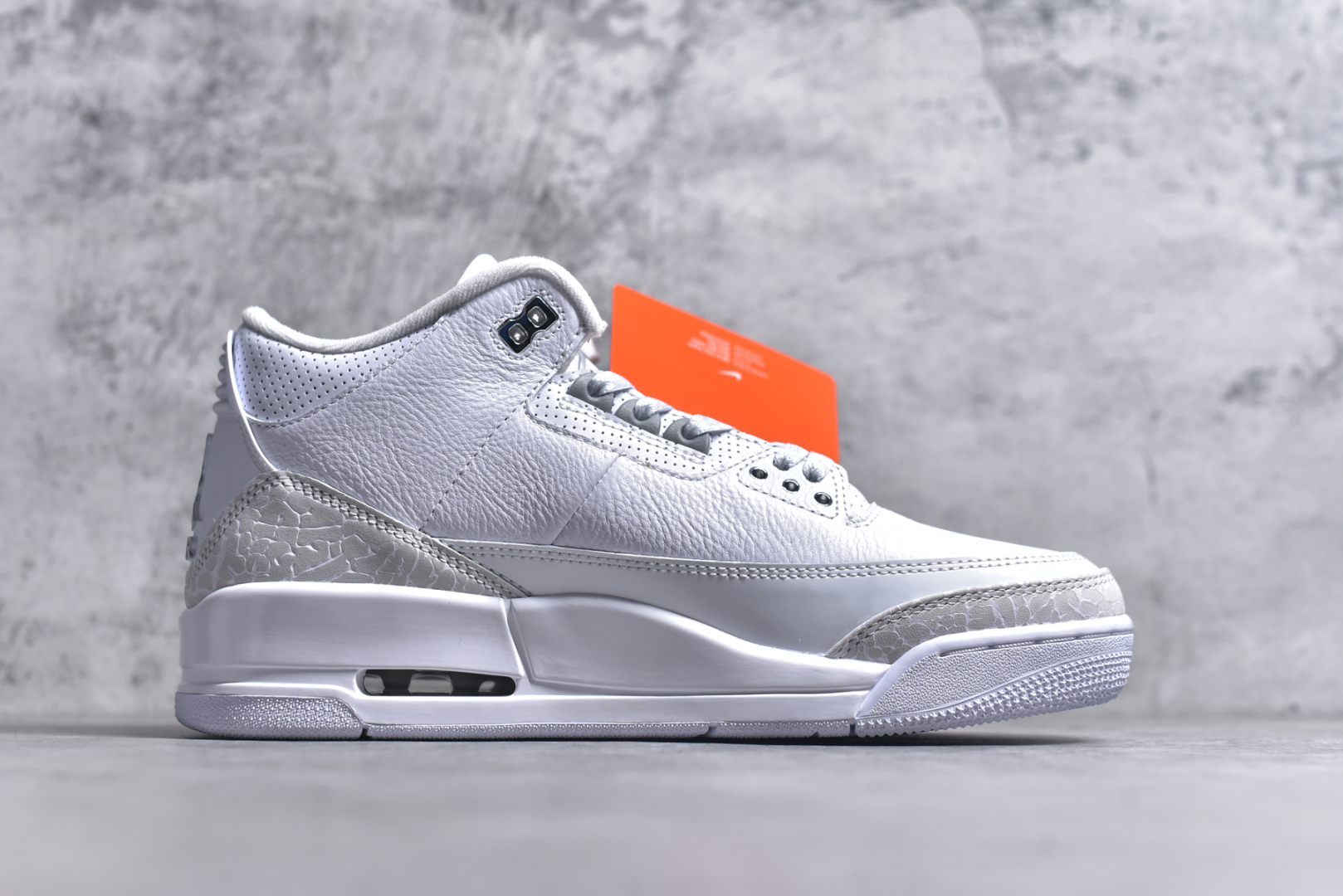 图片[3]-#Air Jordan AJ3 Retro 纯白白猫 CT8532-111 原楦原纸板开发 确保原汁原味 原厂皮料质感色泽绝无偏差 完美中底拉帮 原厂中底钢印 原档案大底 如假白送 大底纹路 气垫通透度PU的回弹性均百分百还原 原厂电绣鞋舌飞人刺绣针数立体讲究精细欢迎对比正品原鞋 尺码：36 36.5 37.5 38 38.5 39 40 40.5 41 42 42.5 43 44 44.5 45 46 47.5-选品中心