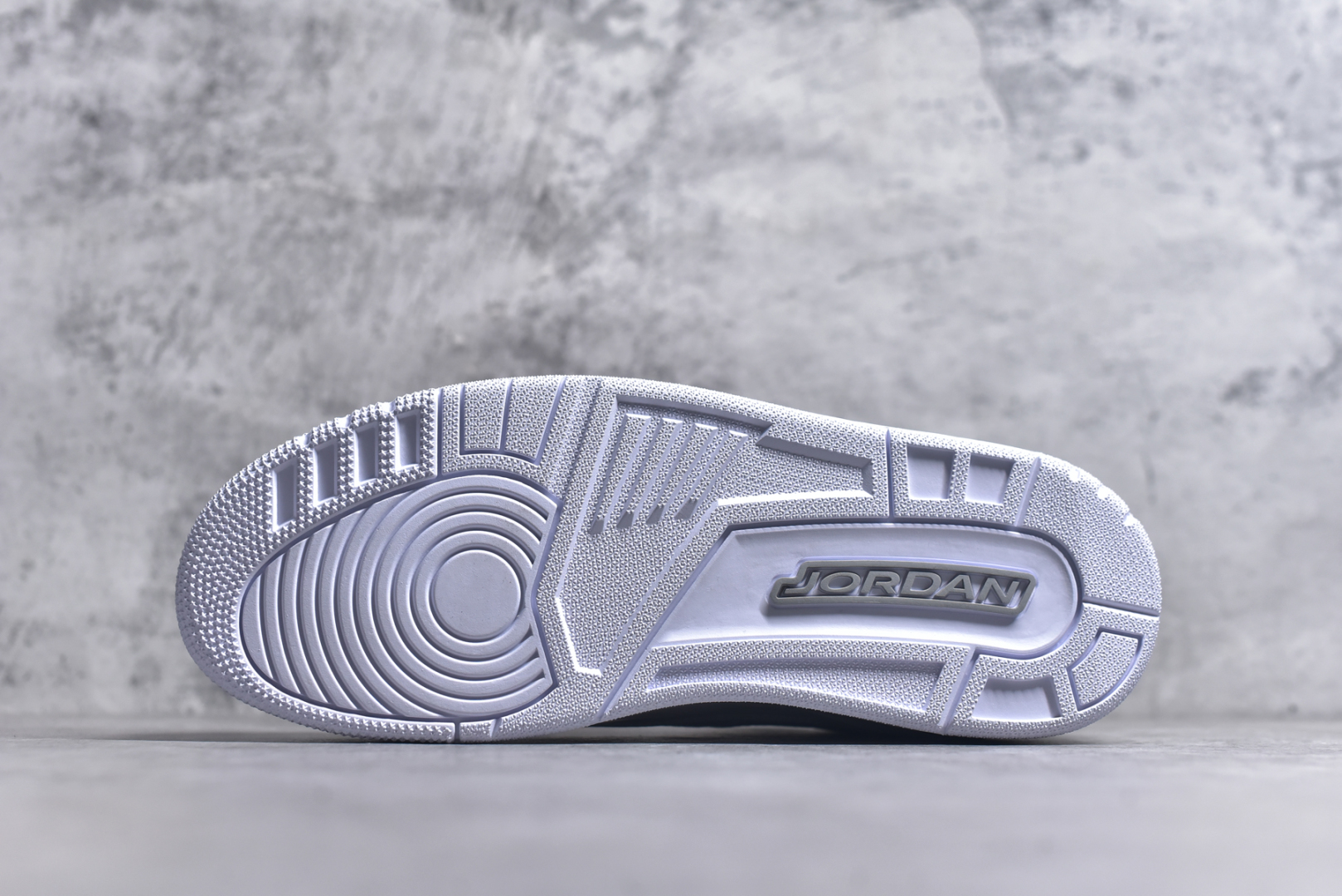 图片[6]-#Air Jordan AJ3 Retro 纯白白猫 CT8532-111 原楦原纸板开发 确保原汁原味 原厂皮料质感色泽绝无偏差 完美中底拉帮 原厂中底钢印 原档案大底 如假白送 大底纹路 气垫通透度PU的回弹性均百分百还原 原厂电绣鞋舌飞人刺绣针数立体讲究精细欢迎对比正品原鞋 尺码：36 36.5 37.5 38 38.5 39 40 40.5 41 42 42.5 43 44 44.5 45 46 47.5-选品中心