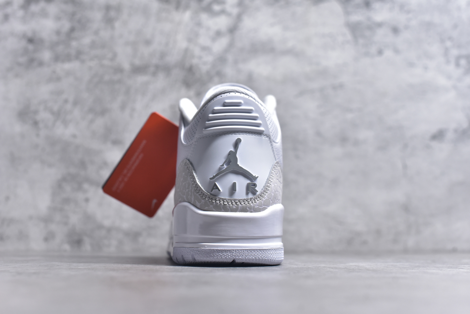 图片[5]-#Air Jordan AJ3 Retro 纯白白猫 CT8532-111 原楦原纸板开发 确保原汁原味 原厂皮料质感色泽绝无偏差 完美中底拉帮 原厂中底钢印 原档案大底 如假白送 大底纹路 气垫通透度PU的回弹性均百分百还原 原厂电绣鞋舌飞人刺绣针数立体讲究精细欢迎对比正品原鞋 尺码：36 36.5 37.5 38 38.5 39 40 40.5 41 42 42.5 43 44 44.5 45 46 47.5-选品中心