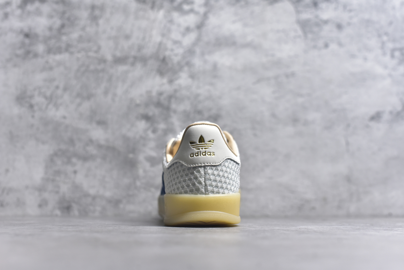 图片[5]-#AD Gazelle Indoor Trainers 羚羊内训系列低帮复古百搭休闲运动德训风板鞋 JH5419 90年代经典的复刻版！自60年代以足球训练鞋面世以来,Gazelle就以其经典设计席卷全球。1991年版本的复刻,再造经典Gazelle。采用皮革打造,搭配浊色细节,让这款经典更加简约。尺码：36 36⅔ 37⅓ 38 38⅔ 39⅓ 40 40⅔ 41⅓ 42 42⅔ 43⅓ 44⅓ 44⅔ 45-选品中心