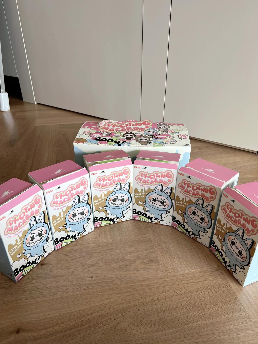 【Labubu一代】💰58包邮盲盒 
独家渠道订单内外双码！

【Labubu 一代】POPMART泡泡玛特Labubu 拉布布马卡龙搪胶脸盲盒毛绒公仔玩具挂件

⚠️货量紧张，排单发货，
⚠️额外配正盒码+10/个
⚠️盲盒潮玩不退不换，下单注意售后要求