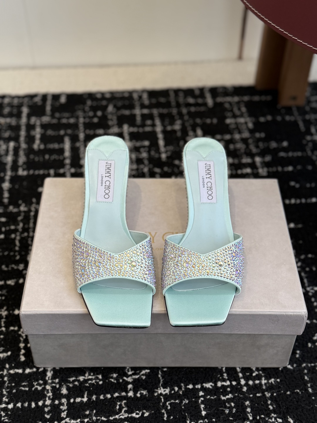 Босоножки Jimmy Choo с отделкой стразами