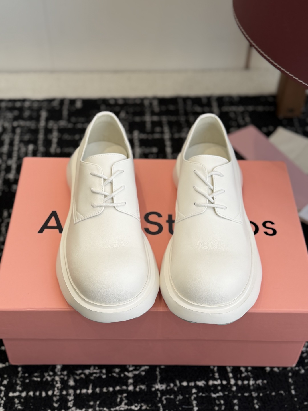 NO:706513,Purchasing-grade Acne Studios 2026 spring and summer latest old-money style small leather shoes. There are many celebrities and Internet celebrities. They are definitely this year's big hits. They are very good-looking. Simple upper design. The current super popular shape. Full of details. The upper foot is large and the legs are slim. The temperament is just right. It can instantly increase the height. A proper height-increasing tool. The upper is imported calfskin, and the lining is mixed sheepskin. The original foam outsole is light and comfortable.  Size35-40 (40 orders are not returnable), single shoes,acne studios,dior,cowhide,sheepskin19860909代购级 Acne Studios 2026春夏最新款老钱风小皮鞋 超多明星网红种草 绝对是今年的大爆款贼好看 简约的鞋面设计 当下超流行的型体 细节拉满 上脚大气显腿瘦气质这块刚好拿捏 瞬间拉高身高 妥妥的增高神器 鞋面进口小牛皮 内里混种羊皮 原版发泡大底轻便舒适 Size35-40（40订做不退换）,单鞋,acne studios,dior,cowhide,sheepskin,Women's Shoes