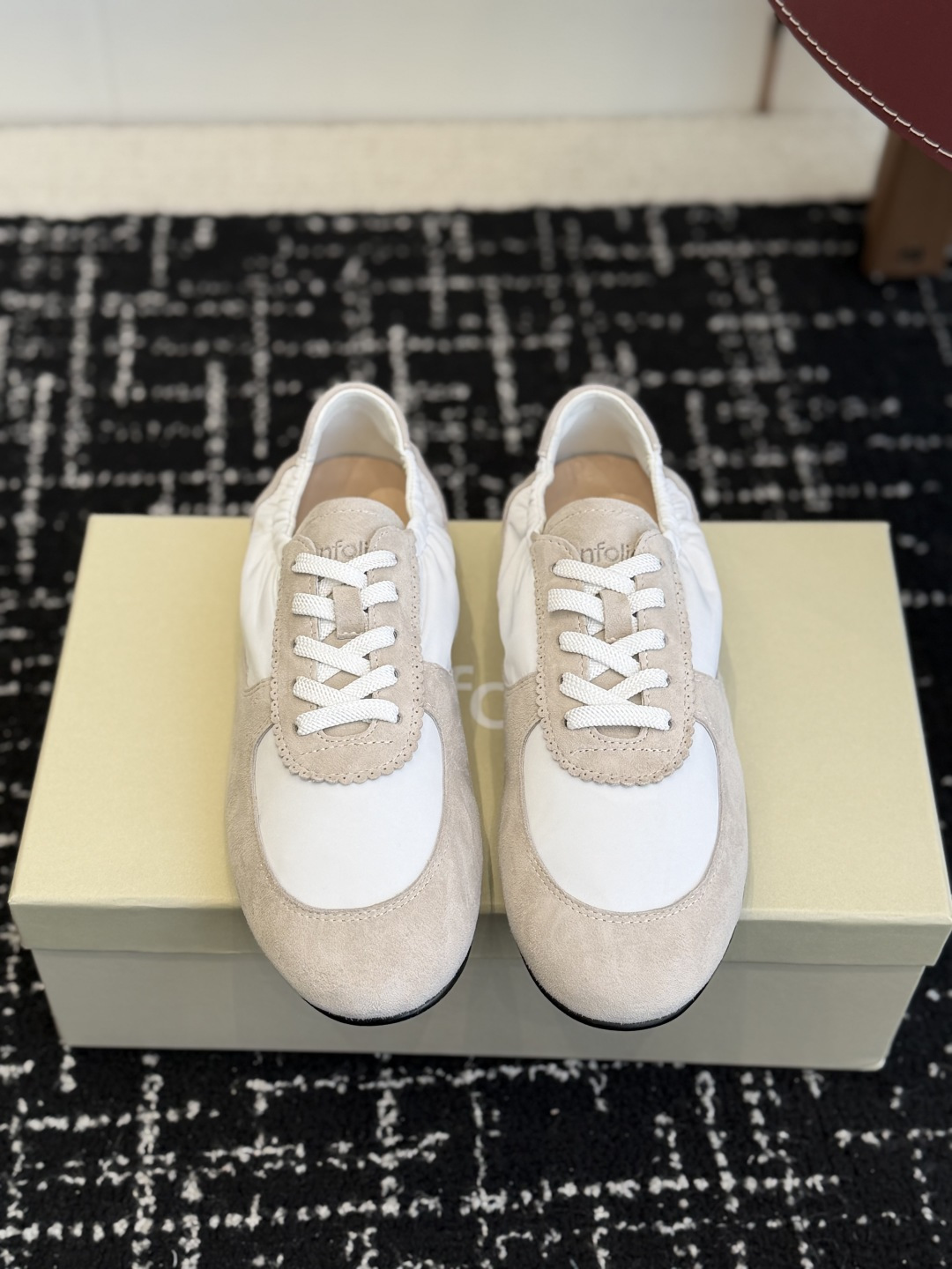 NO:707289,Purchasing agent unfolio 26ss new moral training shoes, the natal shoes for literary and retro girls, retro and colorful, lazy and fashionable, let's wear beautiful shoes together, you are the one who is trendy. Cowhide high-density technical cloth fabric, sheepskin lining, private molded rubber non-slip outsole, Size35-39# (40 made to order, non-refundable), casual shoes/sports shoes, sneakers, cowhide, sheepskin19860909代购级 unfolio 26ss 新款德训鞋,文艺复古女孩的本命鞋,复古纷呈,慵懒时髦,一起穿漂亮的鞋子吧,弄潮儿就是你自己 对版牛皮高密度科技布面料,羊皮内里,私模橡胶防滑大底, Size35-39#（40 订做不退换）,休闲鞋/运动鞋,sneakers,cowhide,sheepskin,Women's Shoes