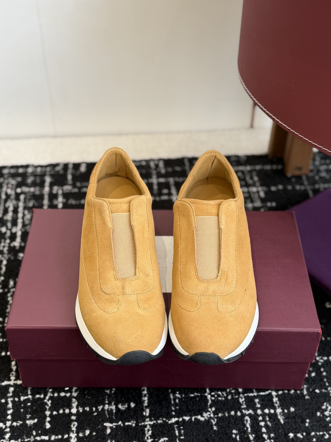 NO:724214,Purchasing agent Hermes John Lobb John Lobb 2026 early spring new men's casual running shoes JL thick-soled slip-on sports dad shoes Material: imported suede upper + water-dyed cowhide lining + original open-molded Tpu foam combination outsole Size: 38-47 (38.45.46.47 customization is not returnable) (one size larger  Single size), casual shoes/sports shoes, hermes, hermes, sneakers, cowhide, chamois leather19860909代购级 爱马仕 Hermes 旗下品牌John Lobb 约翰·洛布 2026早春新款男士休闲跑鞋 JL厚底 一脚蹬 运动老爹鞋 材质:鞋面进口麂皮+水染牛皮内里+原版开模Tpu发泡组合大底 Size:38-47(38.45.46.47定制不退换)（偏大一码 外单码数）,休闲鞋/运动鞋,hermes,hermes,sneakers,cowhide,chamois leather,Women's Shoes