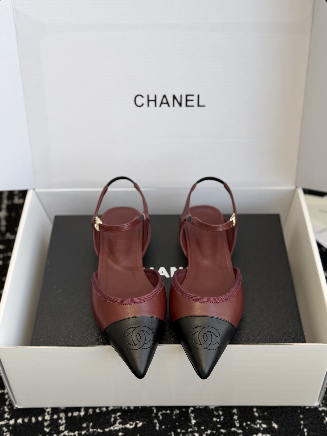 NO:725452,Purchasing agent level (official website sync box packaging) 26ss spring and summer new Chanel small fragrant pointed toe sandals and single shoes. This season's most popular Mary Jane, every issue of Mary Jane is sold out, this year's top wardrobe must belong to it, it is versatile and super slimming, I really love it, sisters must buy it!  Imported sheepskin upper, sheepskin lining for foot pads, Italian genuine leather outsole, Size35-42 (40 41 42 customized, non-returnable), sandals, chanel, sandals, mary jane, sheepskin, Leather soles19860909代购级（官网同步盒包装） 26ss 春夏新款Chanel小香尖头 凉鞋 单鞋 本季最仙玛丽珍大爆款,每一期玛丽珍都被抢光,今年衣橱的Top肯定属它了,上脚百搭超显瘦,真的超级爱了,姐妹们一定要买它！ 鞋面进口羊皮 内里垫脚羊皮内里 鞋底意大利真皮大底 Size35-42（40 41 42订做不退换）,凉鞋,chanel,sandals,mary jane,sheepskin,Leather soles,Women's Shoes