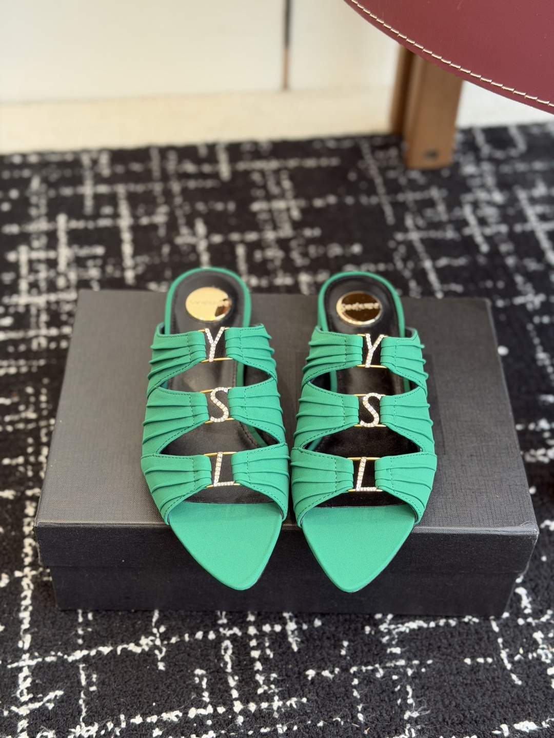 NO:758220,Purchasing-grade YSL - Saint Laurent 2026's latest Opyum sandals sandals and slippers are similar to the classic Opyum heels. The YSL letter Logo heels are matched with pointed toes, and the slender ankle straps can elongate the foot lines. It is currently available on the Farfetch official website. Various internet celebrities have already bought it. Our authentic purchasing agent has come back to reproduce it, and the material is the original molded upper.  Lining sheepskin, 2.5cm 10.5cm, cast from ultra-high-strength steel, passed various high-strength tests without breaking (cut and smashed), original mold opening, genuine leather outsole, Size34-41 (34 40 41 customized, non-refundable), high heels and slippers, saint laurent, saint laurent, saint laurent, sandals, high heels, slippers, sheepskin, Leather soles19860909代购级 YSL-圣罗兰Saint Laurent 2026最新推出的 Opyum sandals 凉鞋 拖鞋 它和经典的 Opyum heels 鞋款类似,YSL字母 Logo 鞋跟搭配尖鞋头,纤细的脚踝绑带将能够拉长脚部线条.目前已上架 Farfetch 官网.各路网红明星已纷纷入手,咱家正品代购回来复刻、材料采用原版开模鞋面 内里羊皮, 2.5cm 10.5cm,超高强度钢材铸造而成,通过各种高强度测试都不会断跟(掰砍砸),原版开模、真皮大底、 Size34-41（34 40 41 定做不退不换）,高跟鞋拖鞋,saint laurent,saint laurent,saint laurent,sandals,high heels,slippers,sheepskin,Leather soles,Women's Shoes