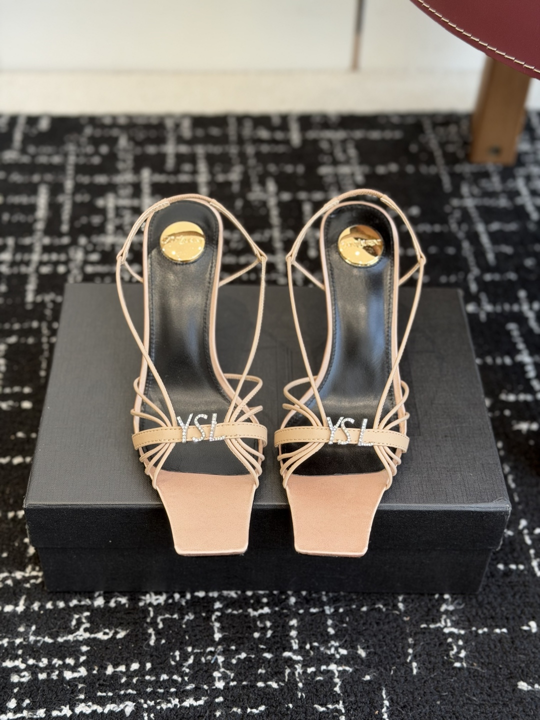 NO:758203,Purchasing-grade YSL-Saint Laurent 2026's latest O stiletto sandals are similar to the classic Opyum heels. The YSL letter Logo heels are matched with pointed toes, and the slim ankle straps can elongate the foot lines. They are currently on the Farfetch official website. Various Internet celebrities have already bought them. Our genuine purchasing agents have come back to reproduce them. The materials are original molded uppers and inner sheepskin.  The heel height is 8cm and made of ultra-high-strength steel. It will not break after passing various high-strength tests (cut and smashed). Original mold opening, genuine leather outsole, Size35-41 (40 41 customized, non-returnable and non-exchangeable), high heels and sandals, saint laurent, saint laurent, saint laurent, sandals, high heels, sheepskin, Leather soles19860909代购级 YSL-圣罗兰Saint Laurent 2026最新推出的 O细高跟 凉鞋 它和经典的 Opyum heels 鞋款类似,YSL字母 Logo 鞋跟搭配尖鞋头,纤细的脚踝绑带将能够拉长脚部线条.目前已上架 Farfetch 官网.各路网红明星已纷纷入手,咱家正品代购回来复刻、材料采用原版开模鞋面 内里羊皮, 跟高8cm 超高强度钢材铸造而成,通过各种高强度测试都不会断跟(掰砍砸),原版开模、真皮大底、 Size35-41（40 41 定做不退不换）,高跟鞋凉鞋,saint laurent,saint laurent,saint laurent,sandals,high heels,sheepskin,Leather soles,Women's Shoes