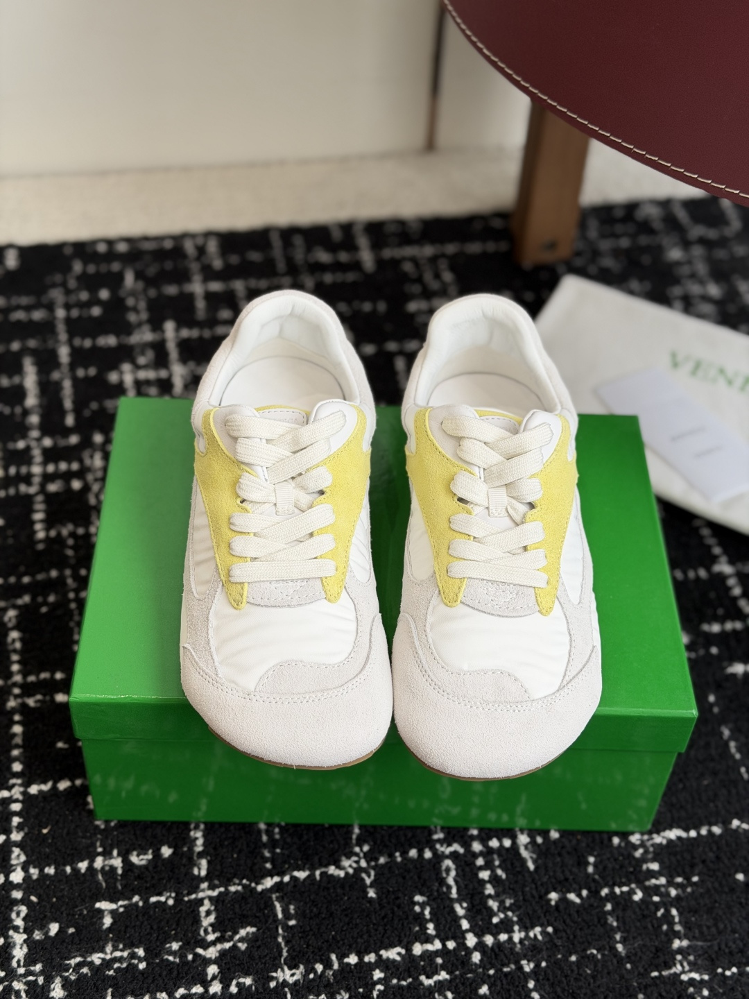 NO:787851,Purchasing agent level BV Bottega Veneta 26ss new Forrest Gump shoes Dexun sneakers Sneaker technology nylon and suede, inspired by retro sneakers, a new interpretation of classic sneakers, light, comfortable and breathable for summer!   Size female 35-40, 41 (40, 41 customized, non-returnable), casual shoes/sports shoes, bottega veneta, bottega veneta, sneakers19860909代购级 BV葆蝶家 26ss新款 阿甘鞋 德训运动鞋 Sneaker科技尼龙和绒面打造,灵感来自复古球鞋,全新演绎经典运动鞋,轻便、舒适、透气的夏季！  Size女35-40、41（40、41订做不退换）,休闲鞋/运动鞋,bottega veneta,bottega veneta,sneakers,Women's Shoes