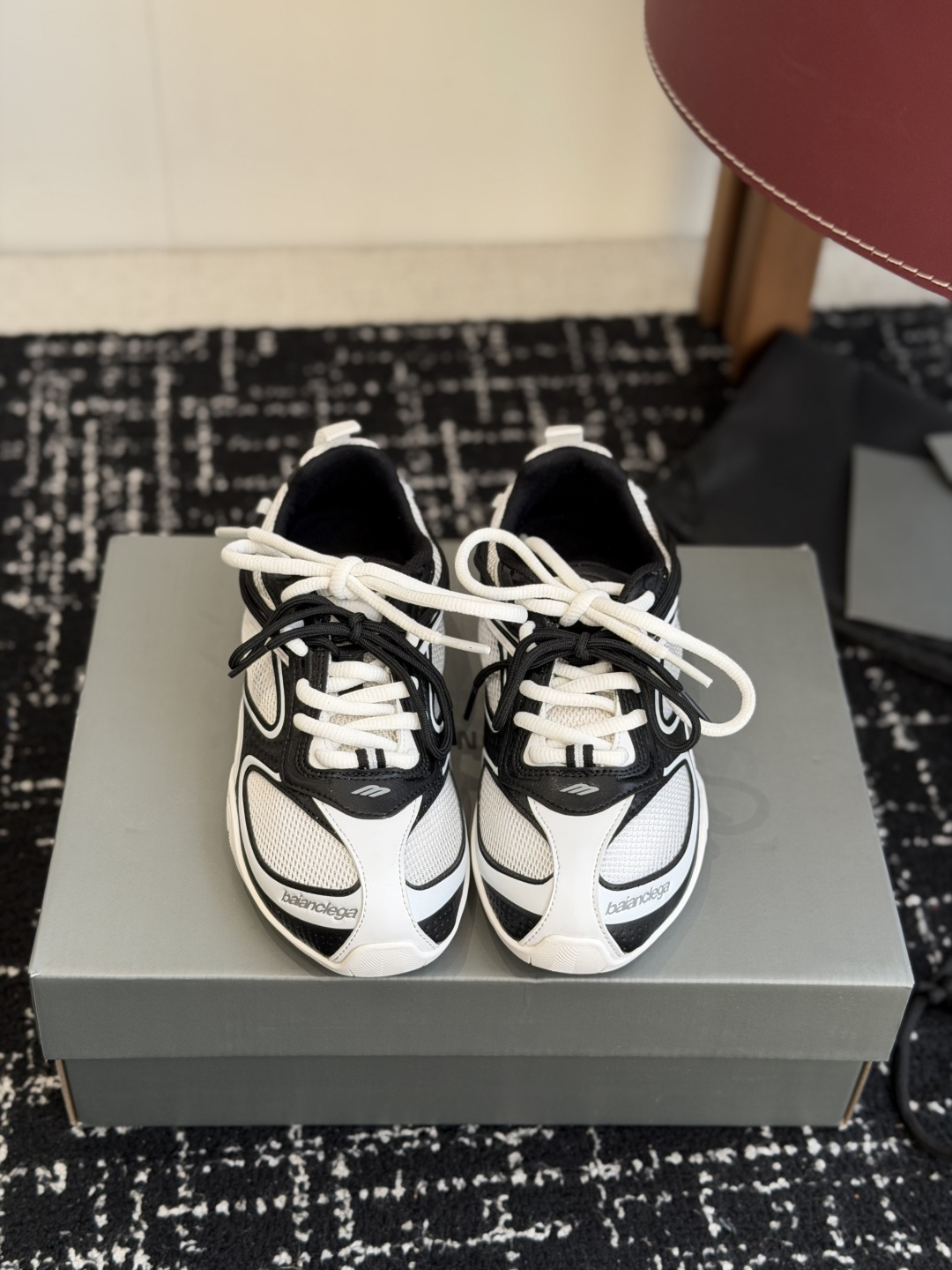 NO:788364,Purchasing agent Balenciaga Monday Ultra round toe lace-up low-cut lifestyle shoes fabric space technology fabric/3D embossed gradient color/4 different breathable mesh inner nylon mesh outsole original rubber combination modo outsole size 35-41 (40, 41 customized) original packaging supports NFC scanning function, casual shoes/sports shoes, balenciaga, balenciaga, sneakers19860909代购级 Balenciaga巴黎世家 Monday Ultra 圆头系带 低帮 生活休闲鞋 面料太空科技面料/3D压印渐变颜色/4种不同透气网 内里尼龙网 大底原版橡胶组合modo大底 码数35-41（40、41定做） 原版包装 支持NFC扫描功能,休闲鞋/运动鞋,balenciaga,balenciaga,sneakers,Women's Shoes