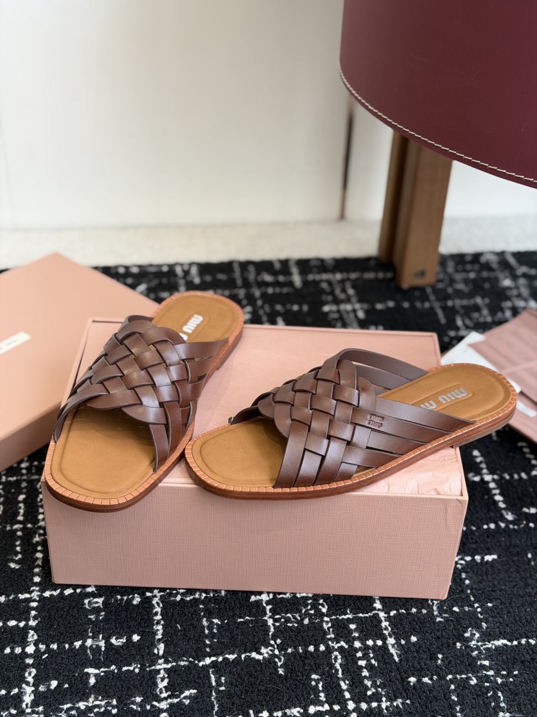 Сандали Miu Miu плетеные коричневые