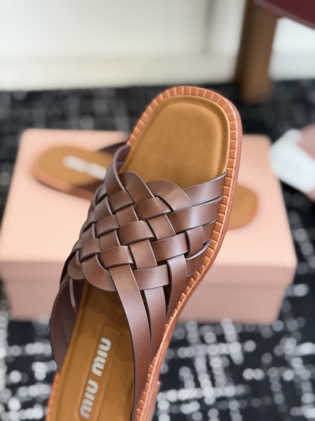 Сандали Miu Miu плетеные коричневые